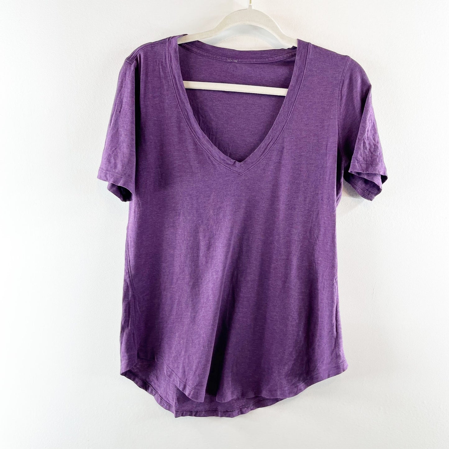 Lululemon Athletica Love Short Sleeve V-Neck Training Tee Purple Medium