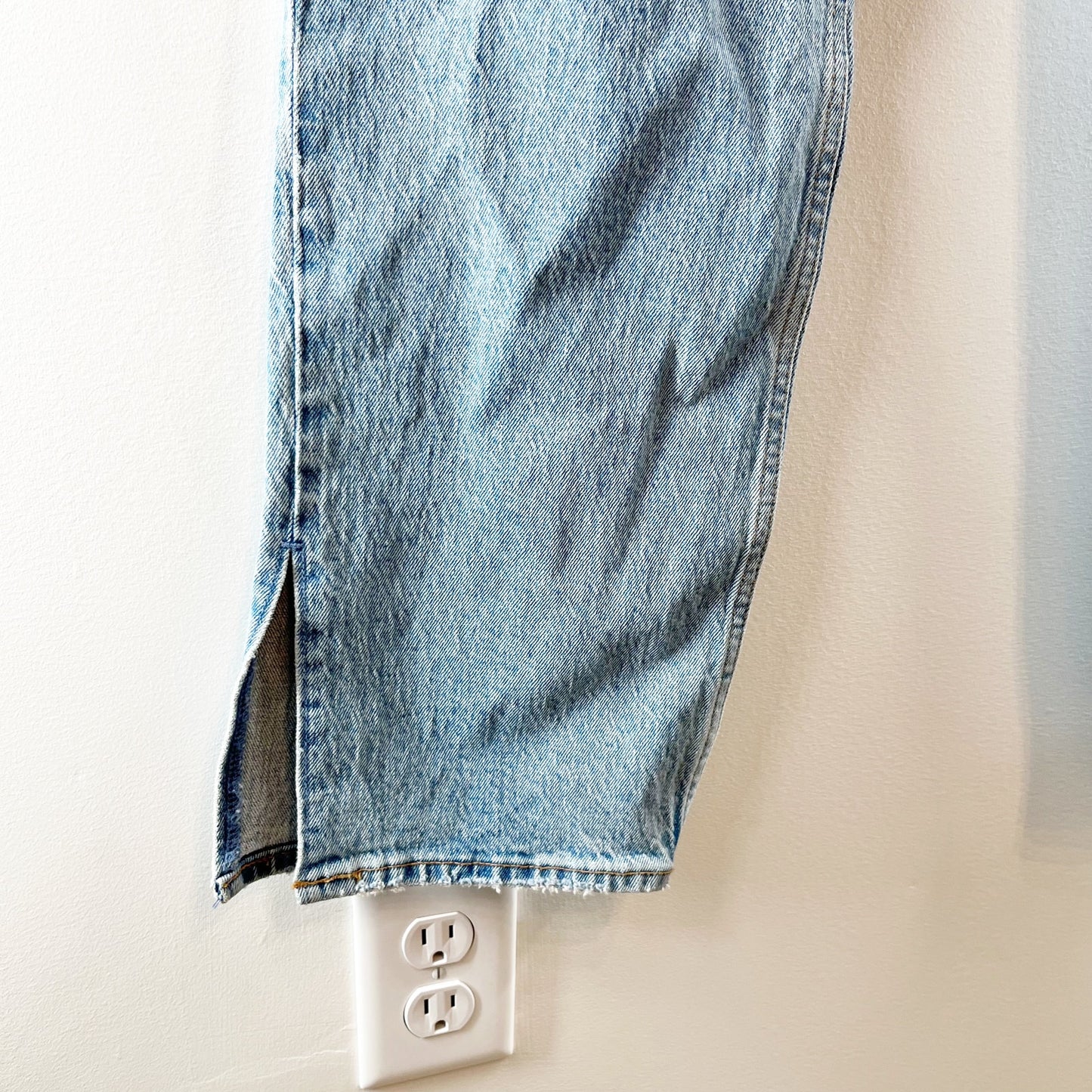 Abercrombie The 90's Straight Leg Ultra High Rise Slit Hem Jeans Blue 32 / 14 L