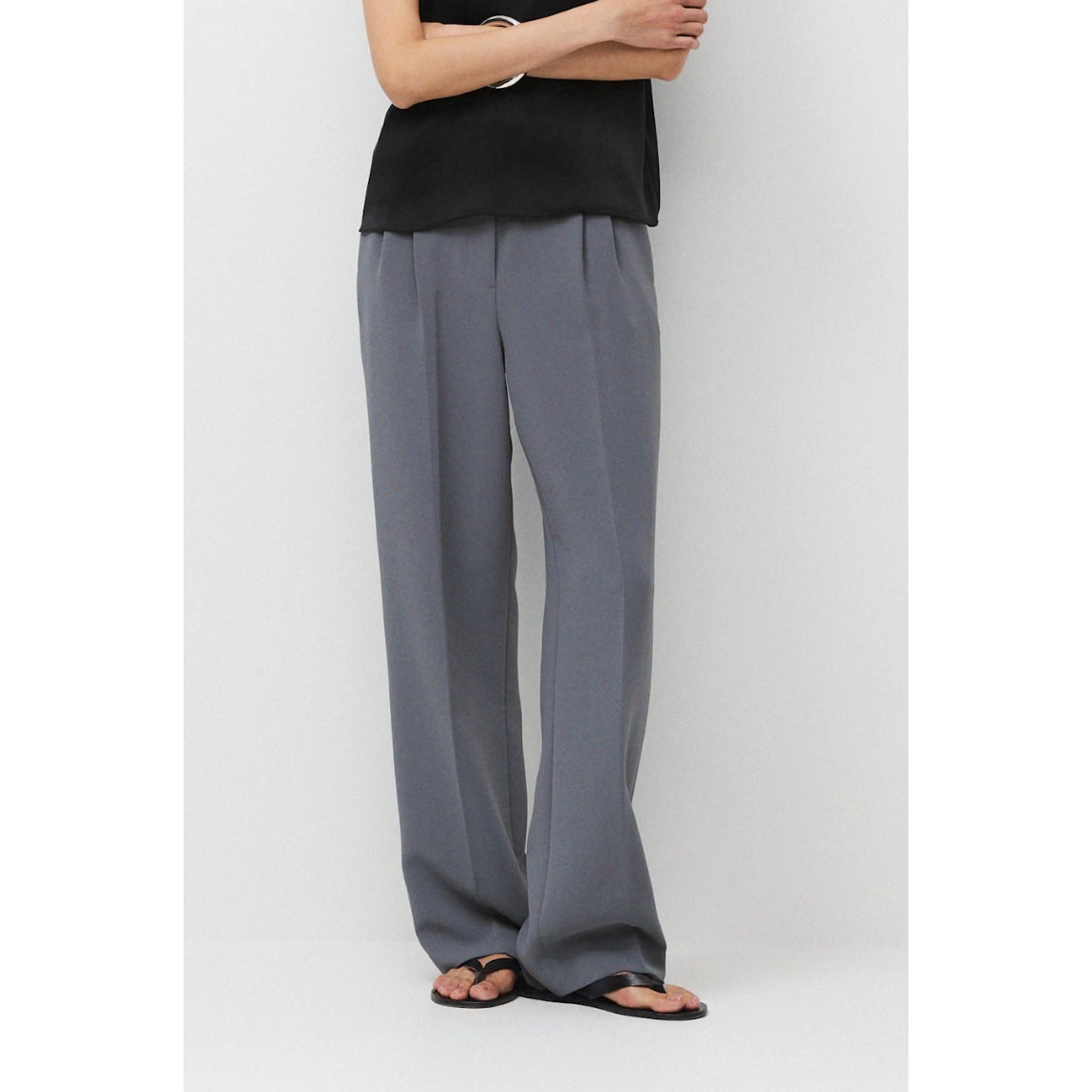 Aritzia The Effortless Pants Trousers Crepette Vintage Navy Blue 4