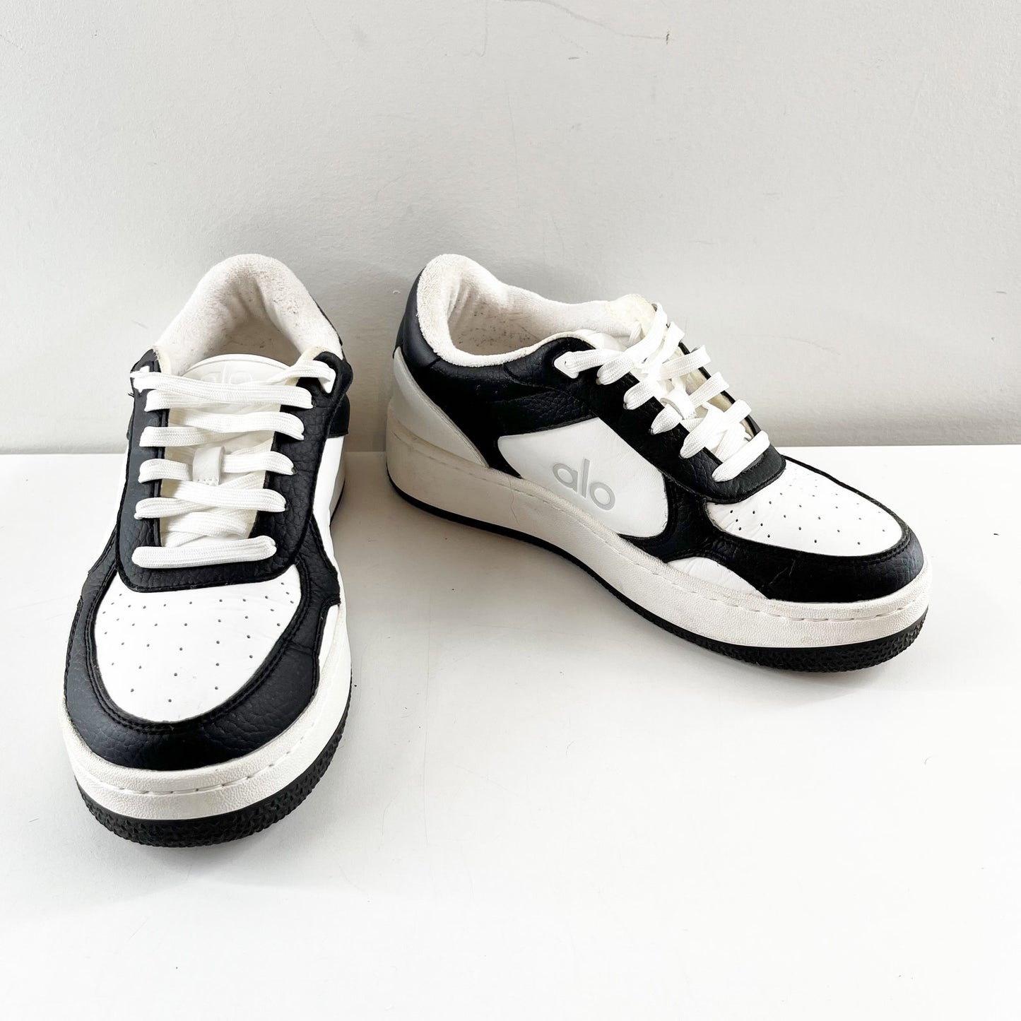 Alo Recovery Mode Casual Cushioned Lace Up Shoes Sneakers Black White 7