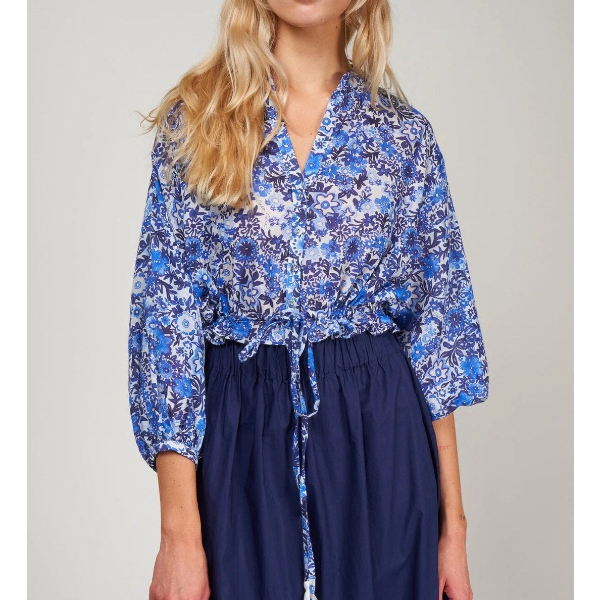 Cara Cara Perrin Floral Button Up Tie Hem Top Blouse Blue Medium