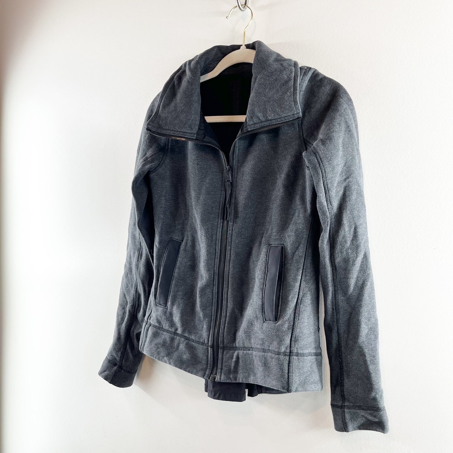 Lululemon En Route Full Zip Back Flyaway Jacket Gray 4 / Small