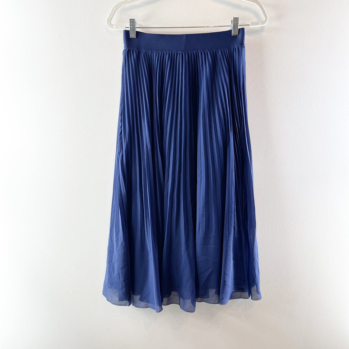 Wilfred by Aritzia Twirl High Waisted Pleated Chiffon Midi Skirt Navy Blue Small