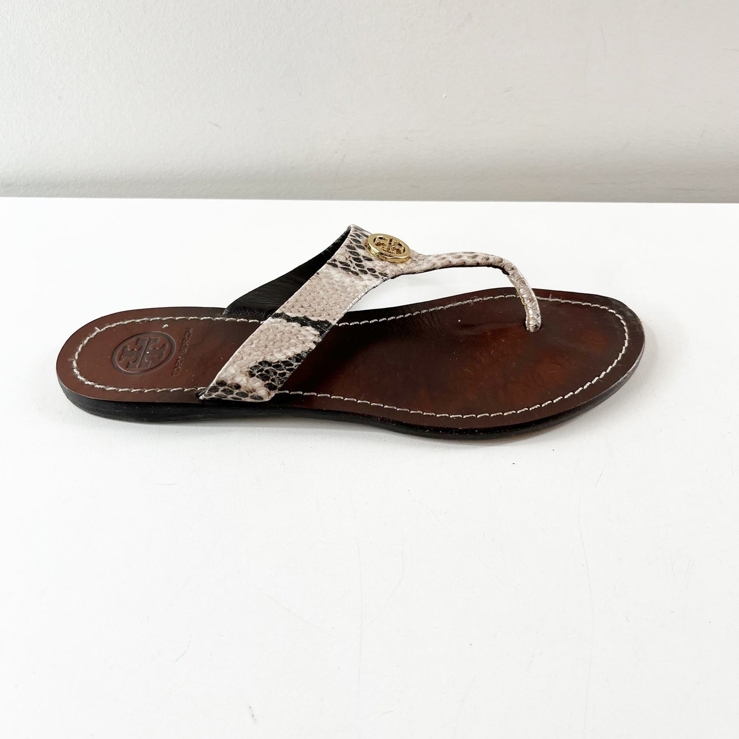 Tory Burch Cameron Snakeskin Embossed Leather Flat Thong Sandals Brown 7