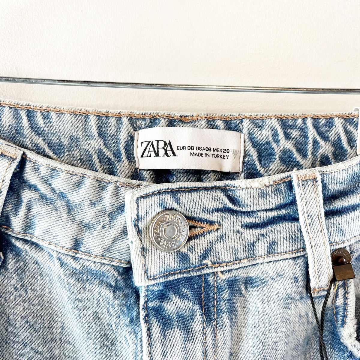 ZARA High Rise Slim Fit Ankle Mom Jeans Light Wash Blue 6