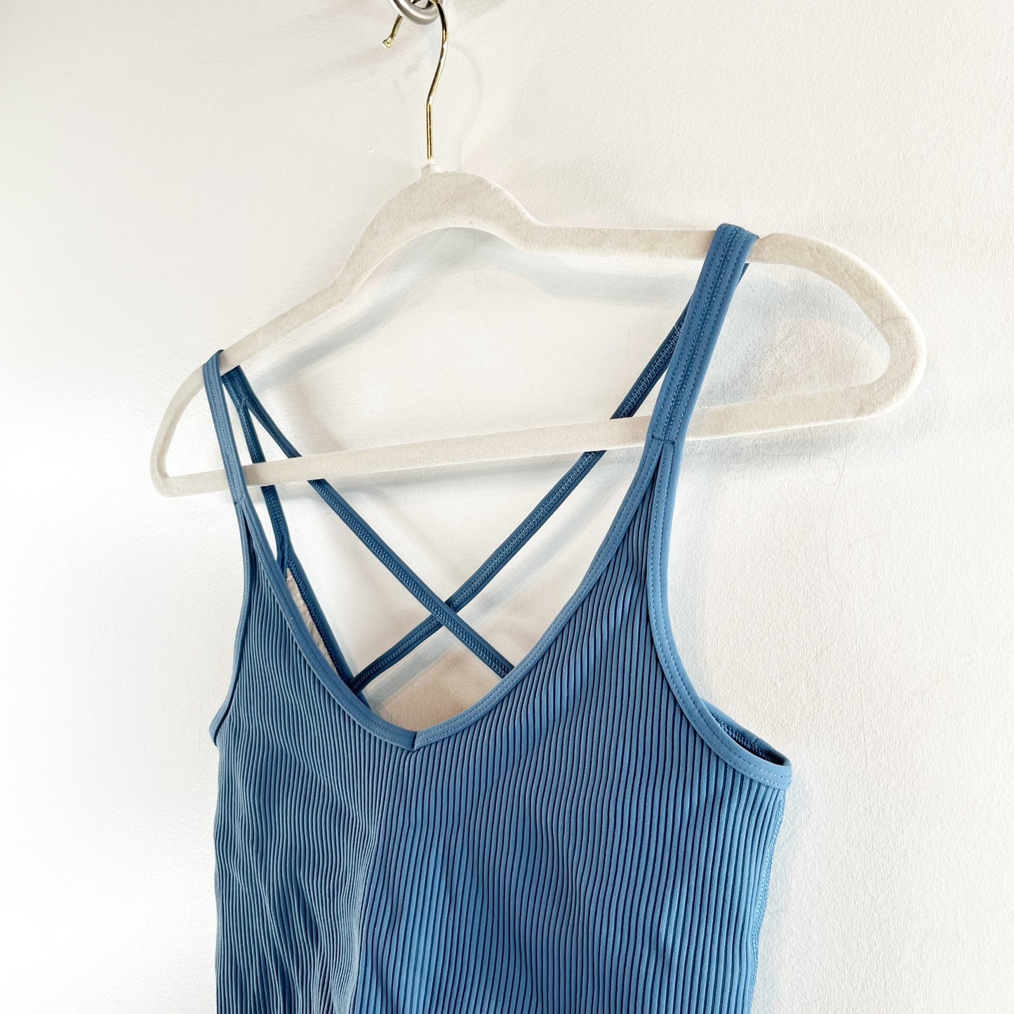 Vuori Rib Cropped Tank Top Built in Shelf Bra Strappy Back Pool Blue Small