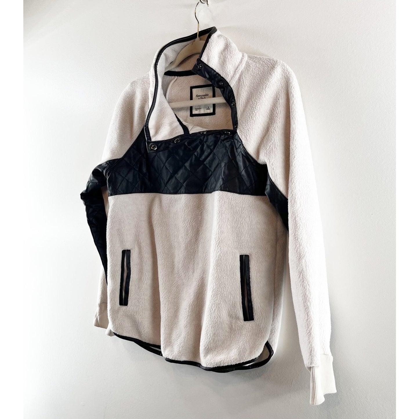 Abercrombie & Fitch Asymmetrical Snap Fleece Jacket White Black Small