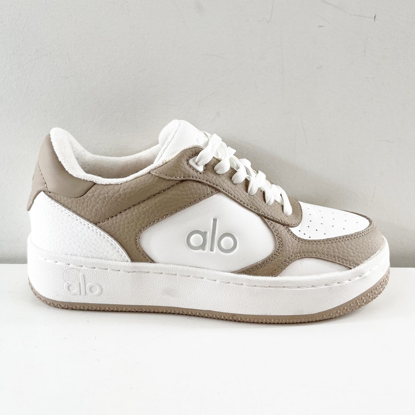 Alo Recovery Mode Casual Cushioned Lace Up Shoes Sneakers Gravel Brown White 7