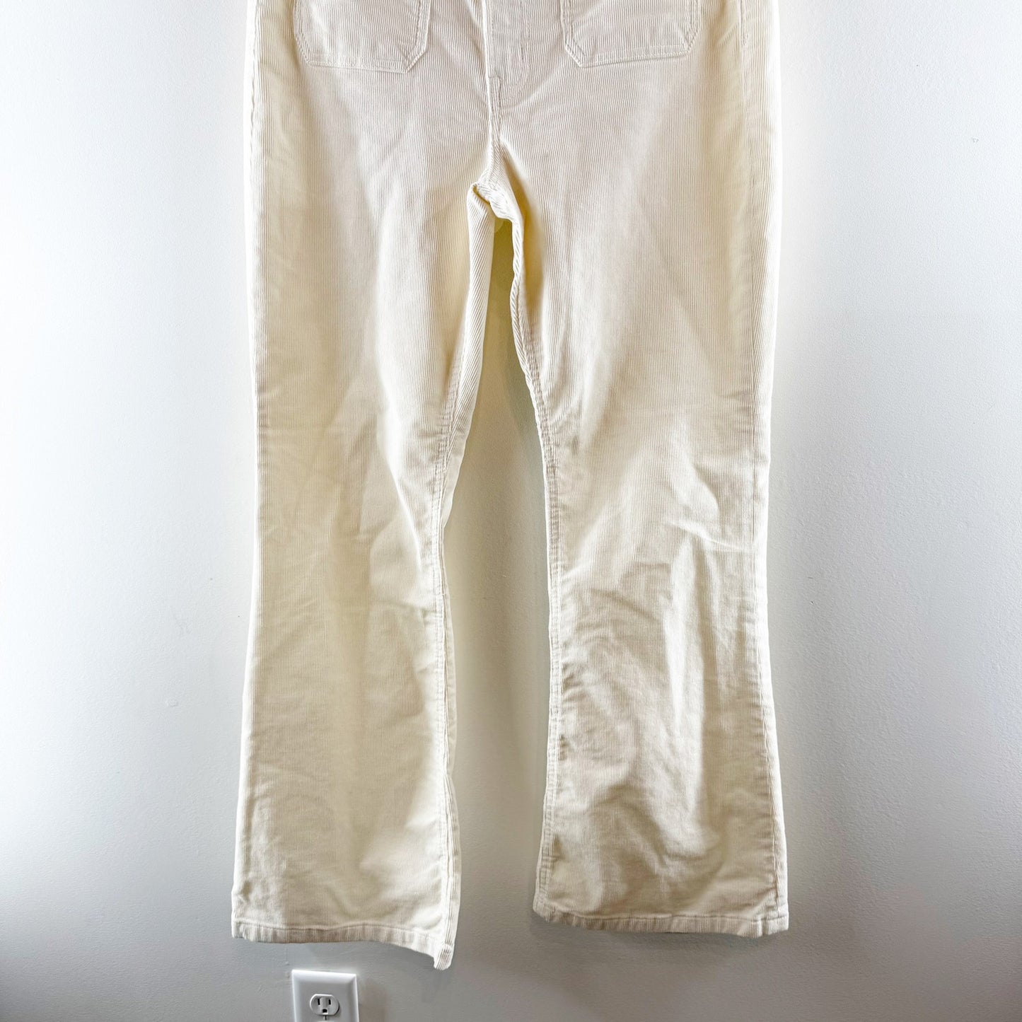 GAP 70s Flare High Rise Corduroy Patch Pocket Pants Cream 30 / 10