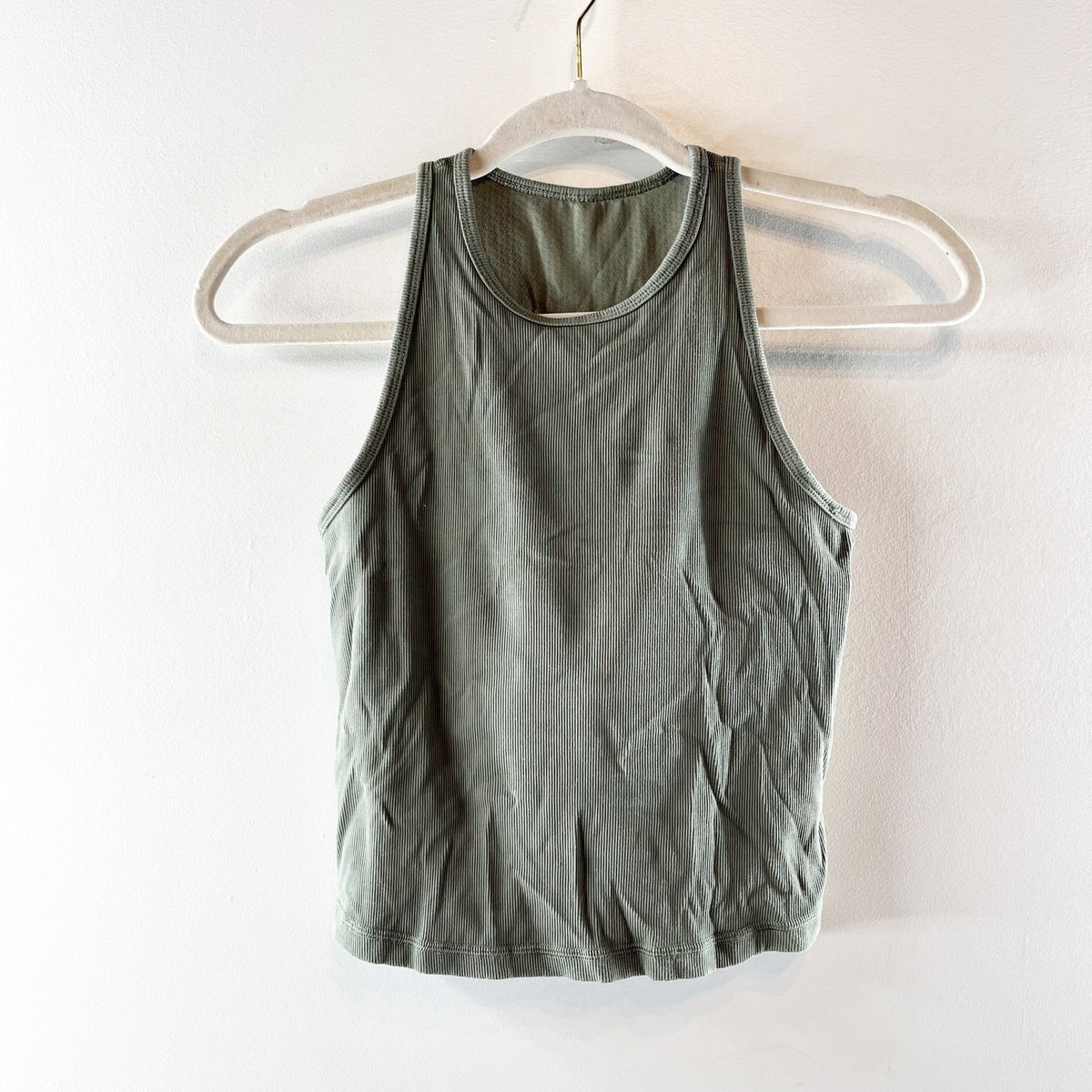 Vuori Pose Plyo Built in Bra Ribbed High Neck Tank Top Pistachio Green Small