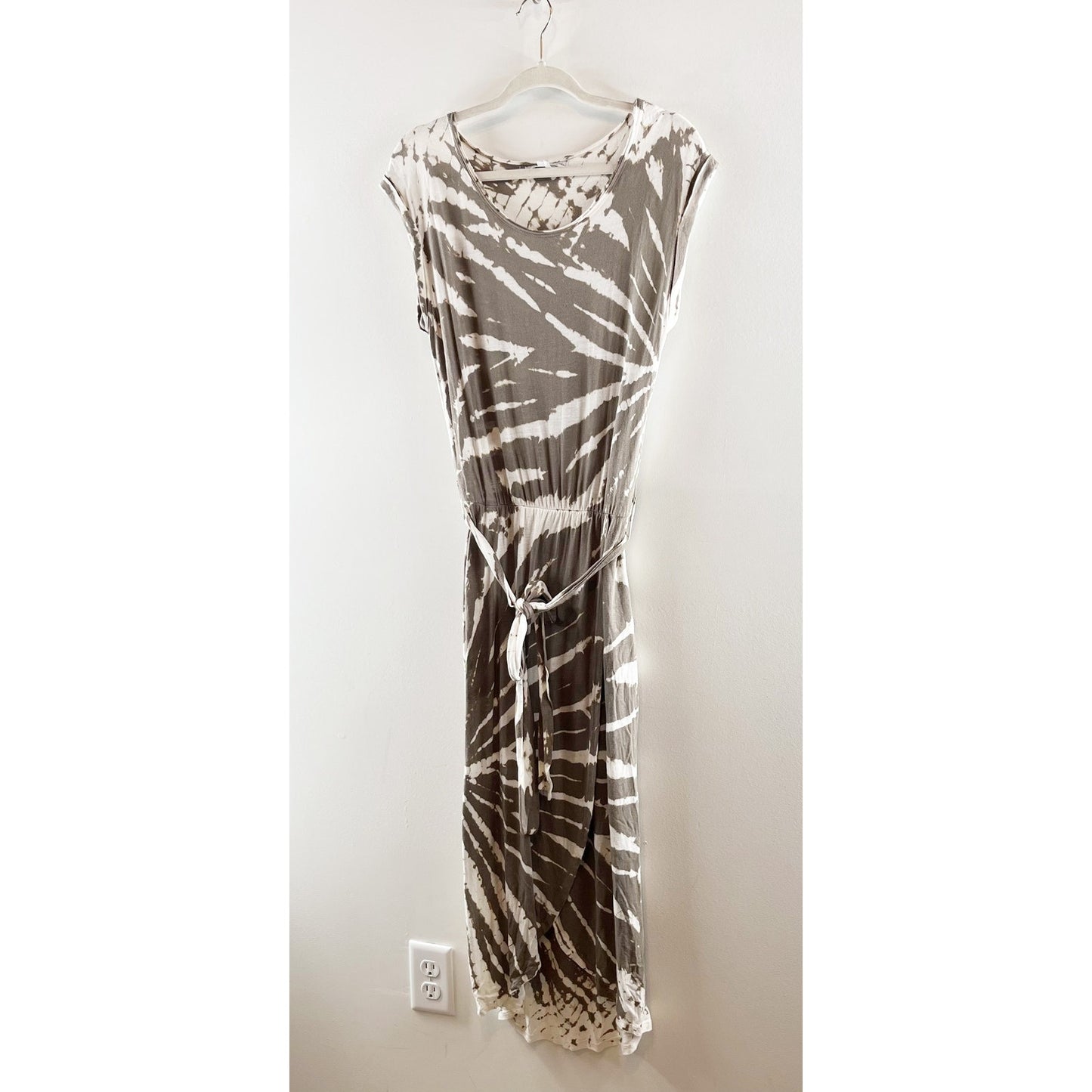 Young Fabulous & Broke Short Sleeve Tie Waist Midi Dress Brown Cream XS
