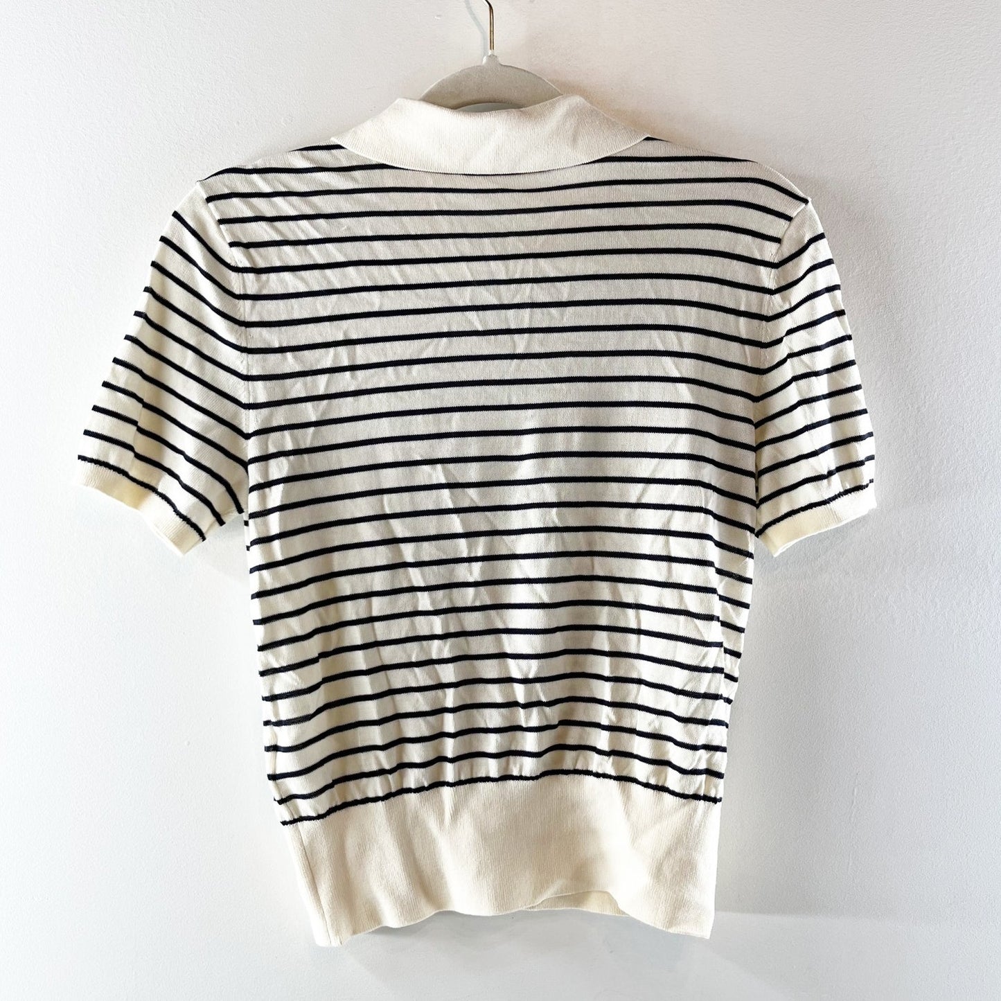 FRAME The Keyhole Polo Striped Short Sleeve Knit Top in Cream Multi Small