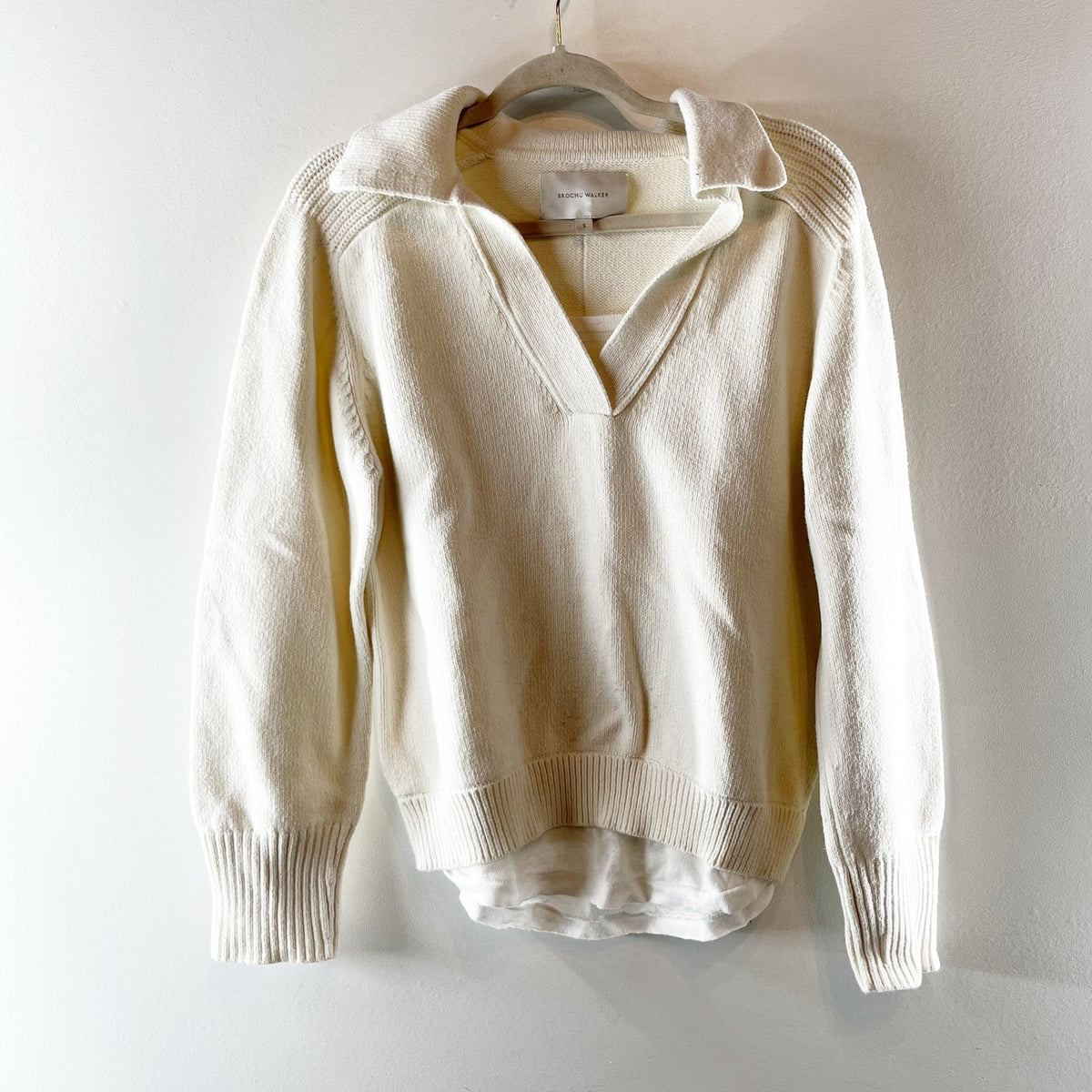 Brochu Walker Looker Long Sleeve Collared V-Neck Sweater Almond Cream Small