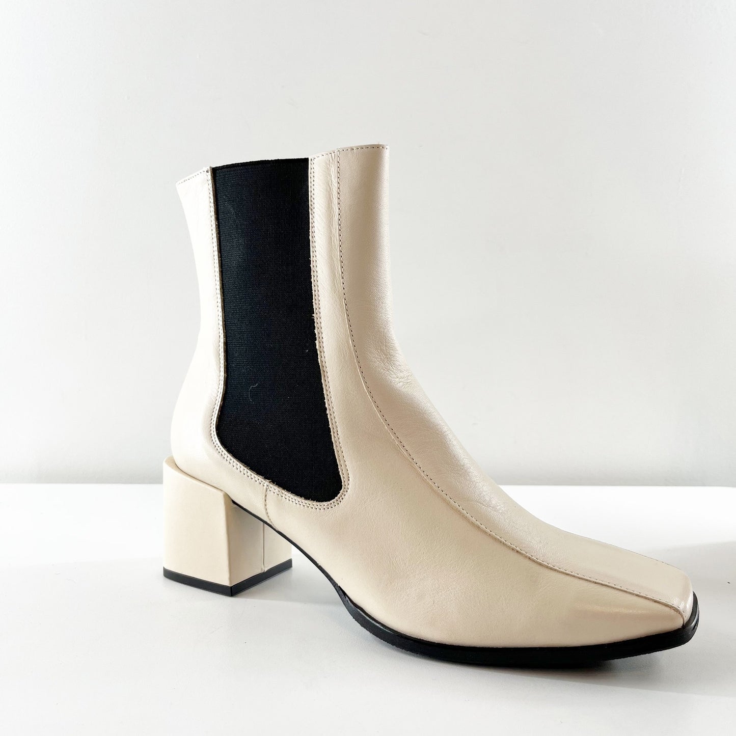 Angel Alarcon Pull On Square Toe Block Heel Chelsea Boots Cream 9