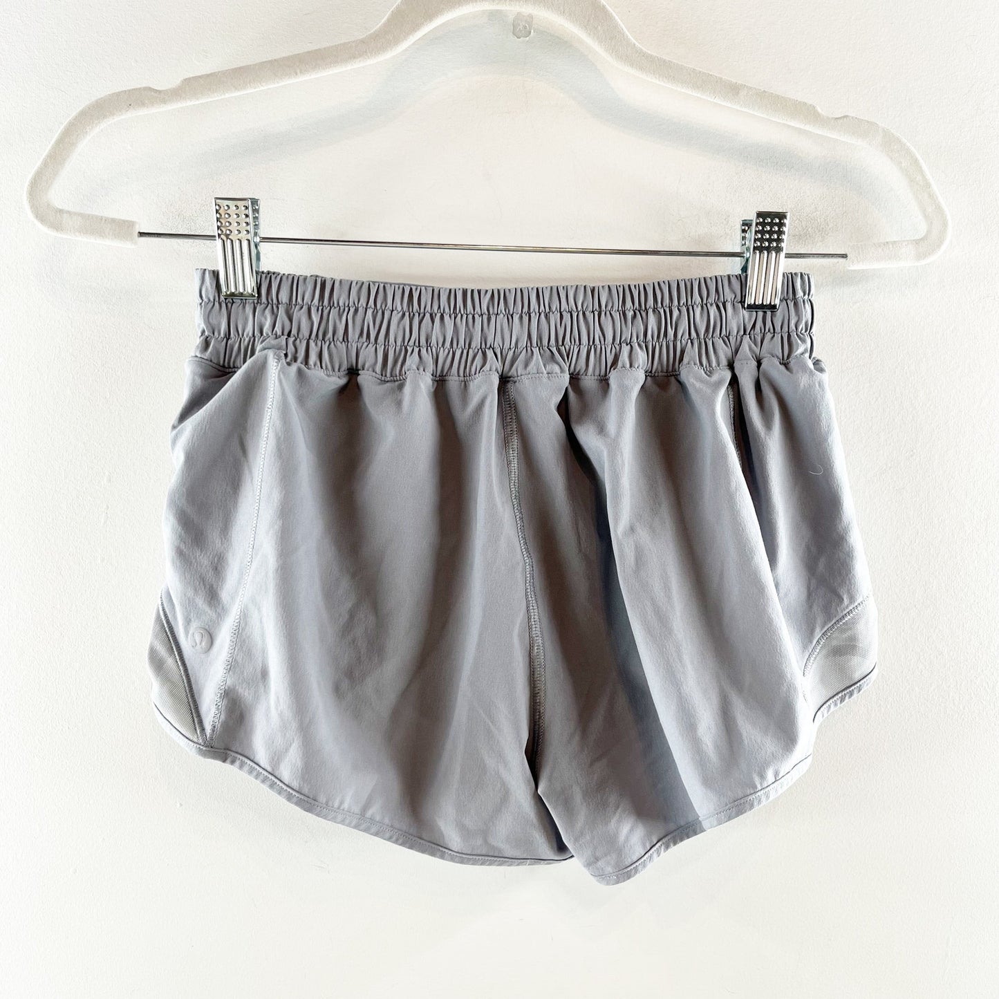 Lululemon Hotty Hot Low-Rise Lined Short 2.5" Rhino Grey 6