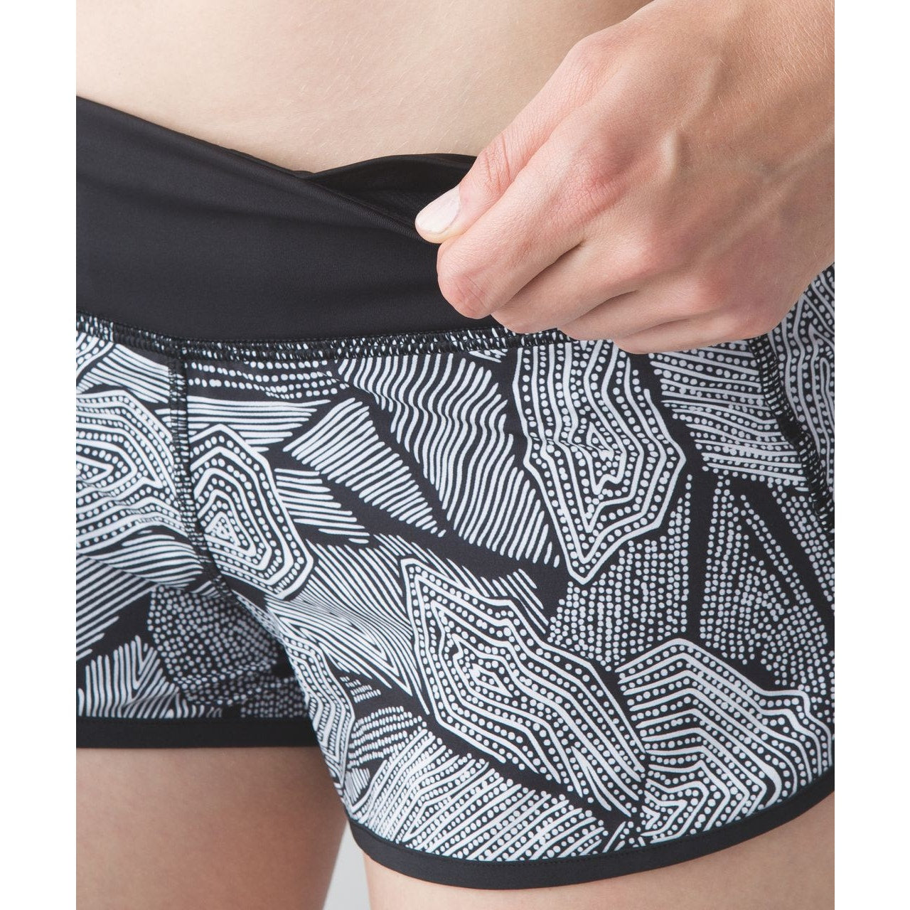 Lululemon Athletica Speed Running Shorts Dottie Tribe White Black Gray 4