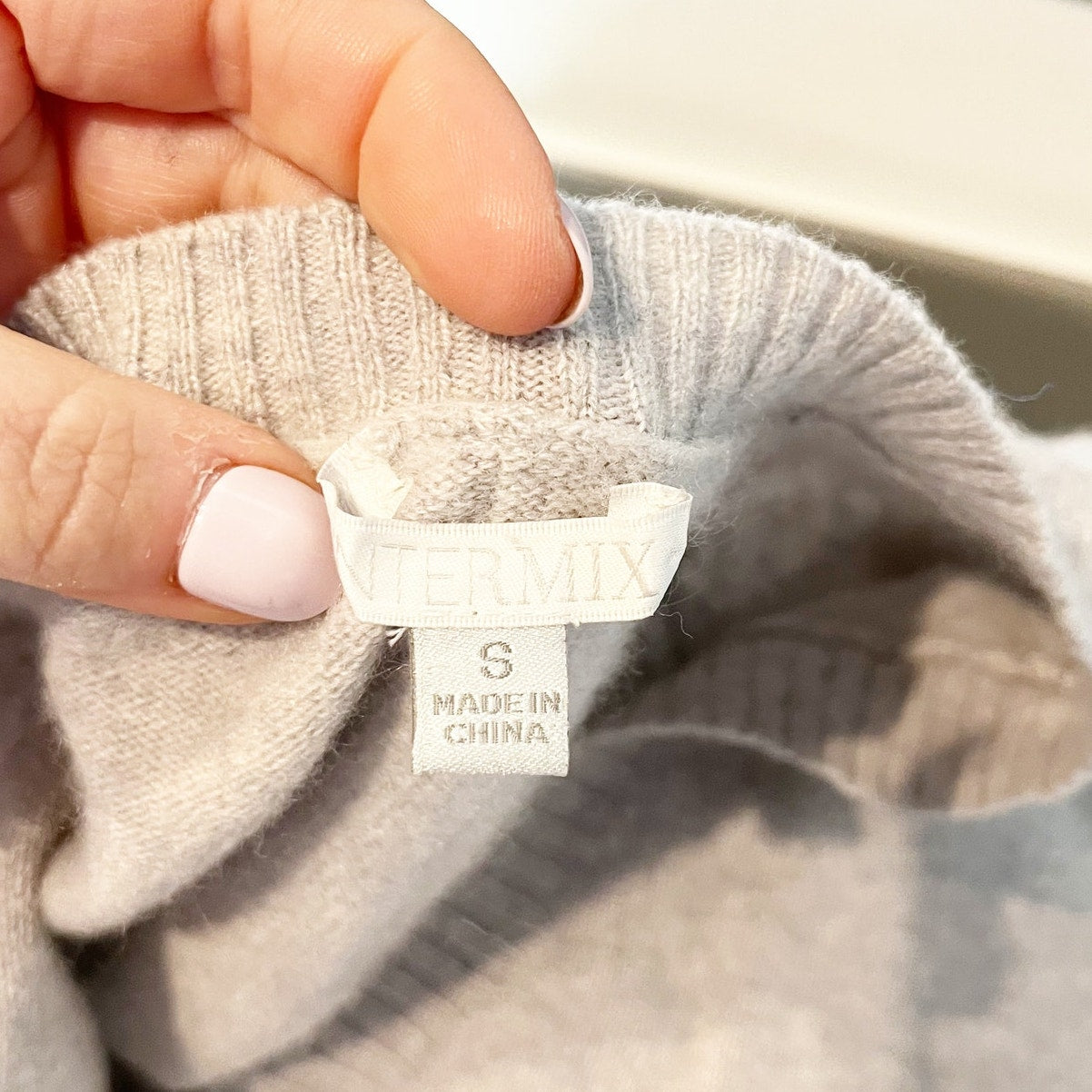 Intermix 100% Cashmere Long Sleeve V Neck Pullover Knit Sweater Gray Small