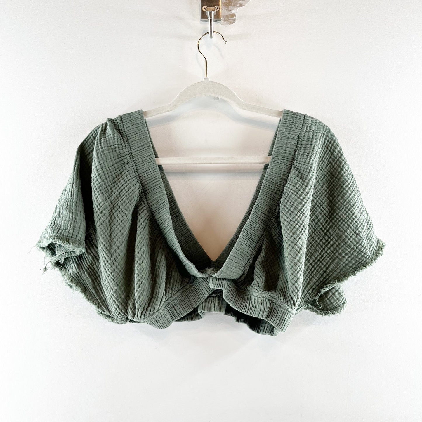 Aerie Pool to Party Gauzy V Neck Flutter Sleeve Crop Top Green Small