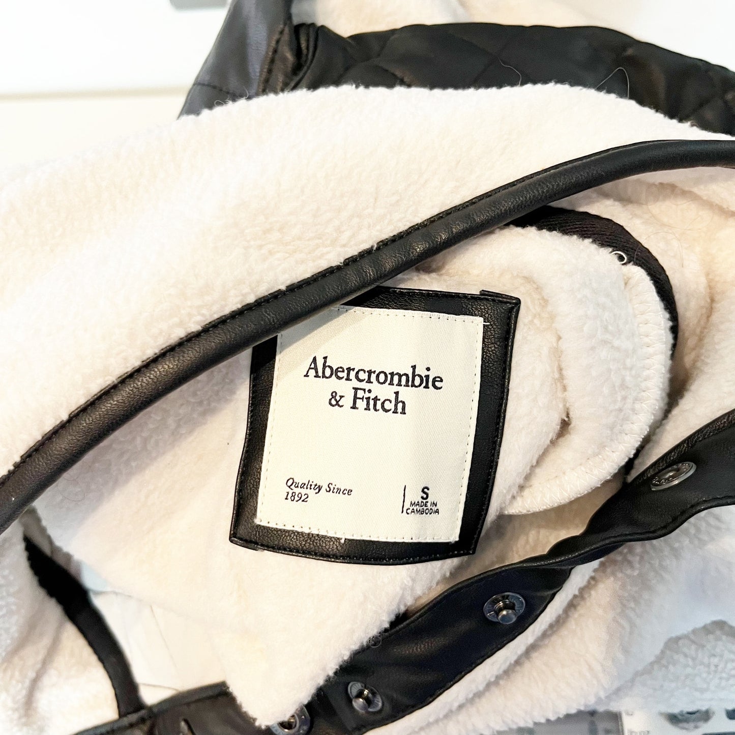 Abercrombie & Fitch Asymmetrical Snap Fleece Jacket White Black Small