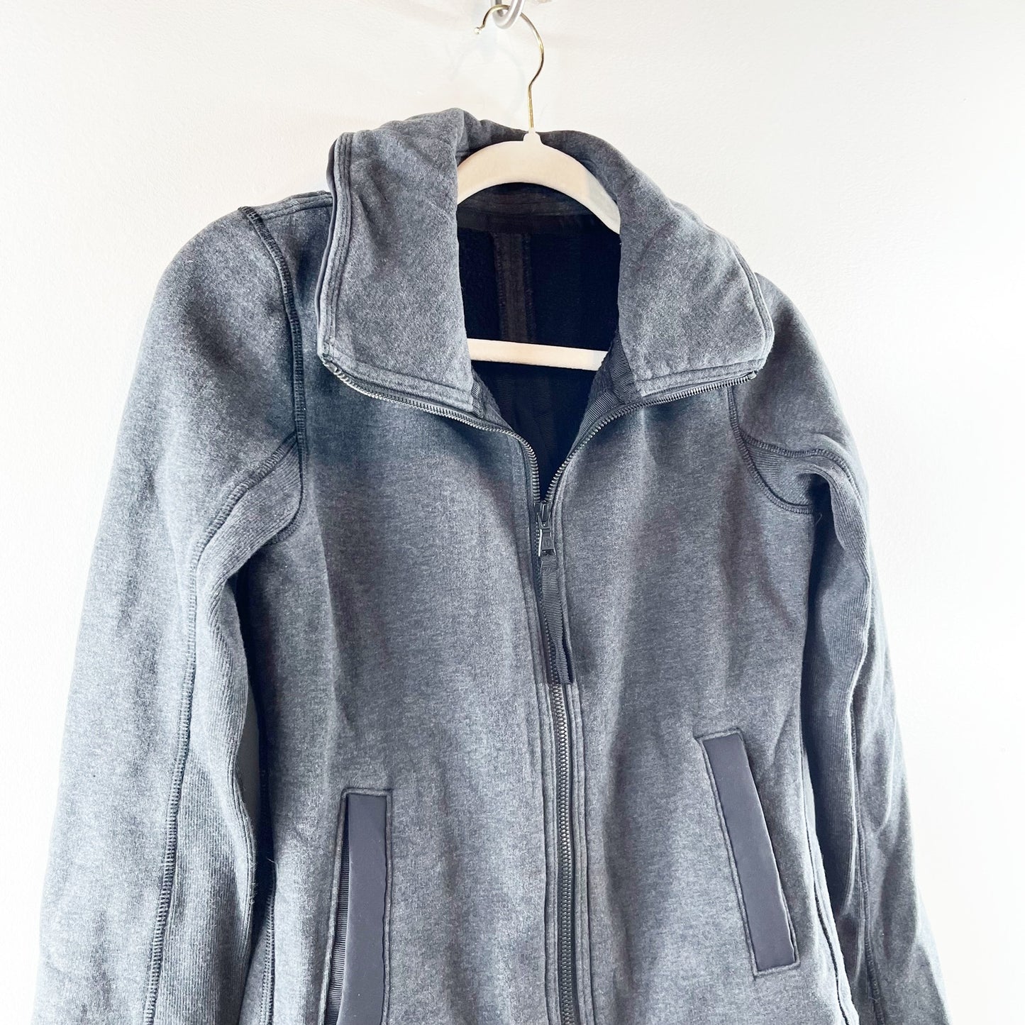 Lululemon En Route Full Zip Back Flyaway Jacket Gray 4 / Small