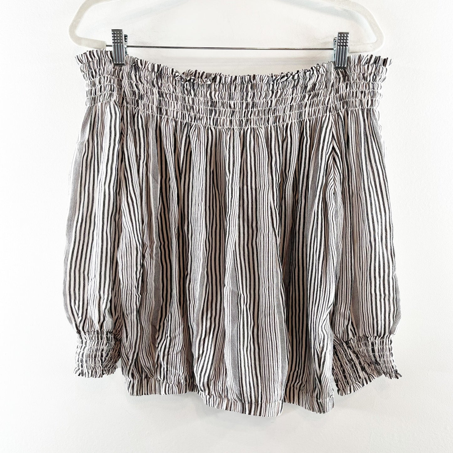 Evereve Sydney Stripe Off the Shoulder Cotton Weave Smocked Top Gray White M