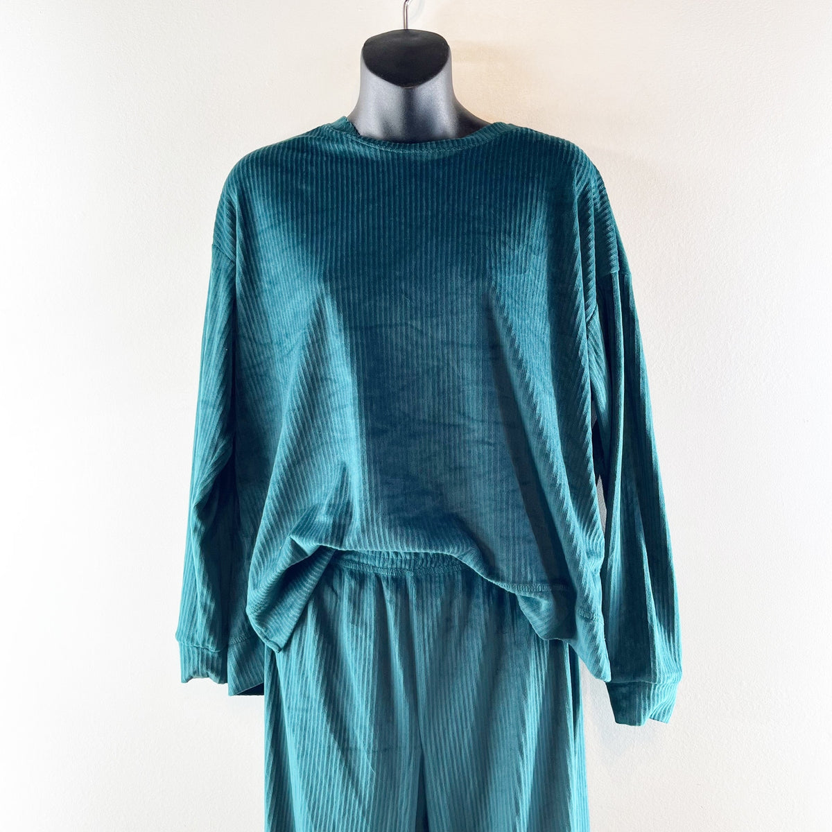 Z Supply Ribbed Velour Crewneck Sweatshirt and Pants Lounge Matching Set Green