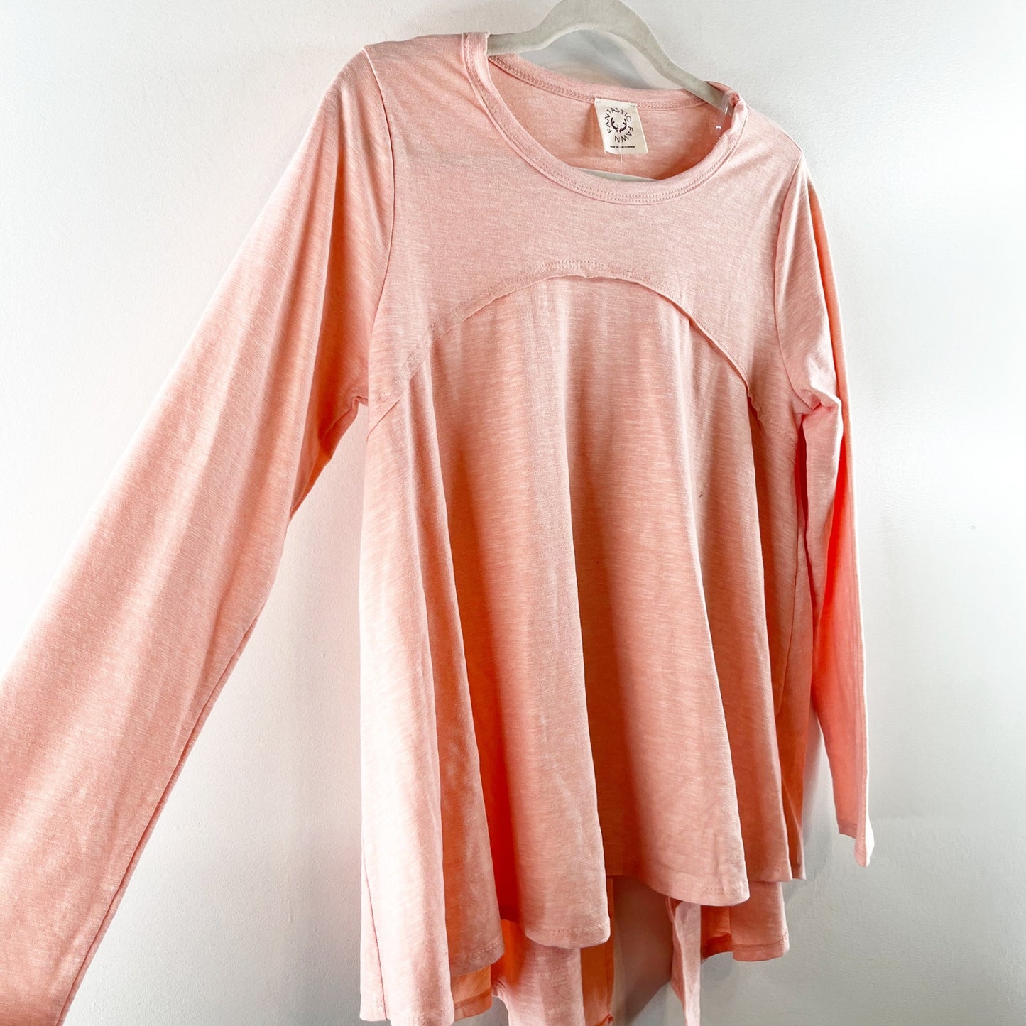 Fantastic Fawn Long Sleeve Crew Neck Back Vent Hi-Low T-Shirt Peach Small