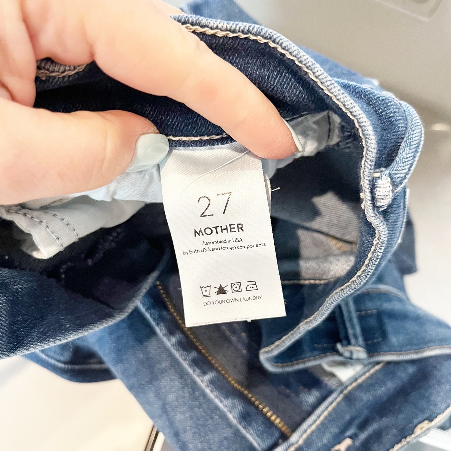 Mother The Weekender Mid-Rise Frayed Hem Denim Flare Jeans Home Movies 27