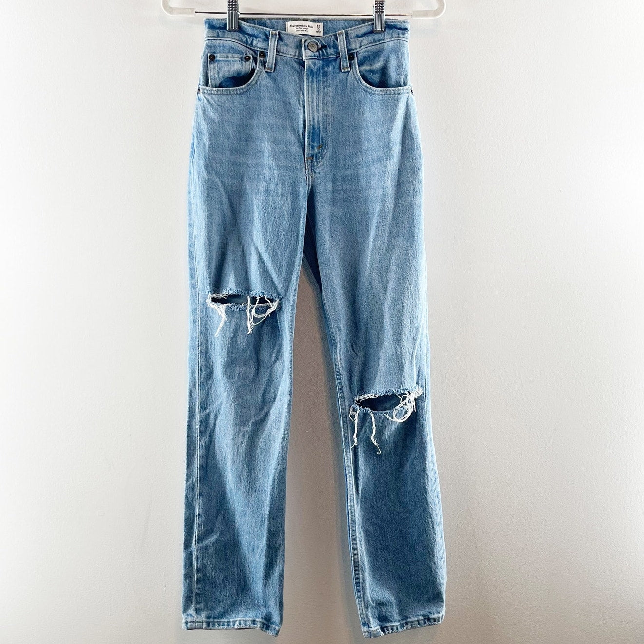 Abercrombie & Fitch Ultra High Rise 90s Denim Straight Jean Light Destroy 25 / 0