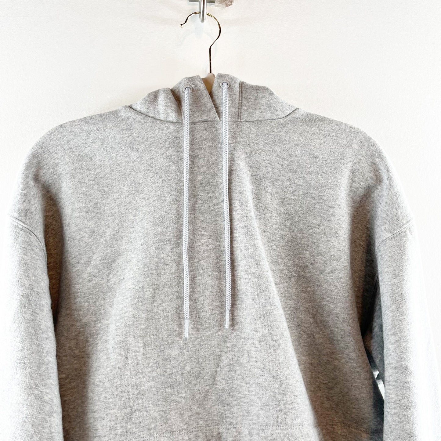 ALO Yoga Bae Dropped Shoulder Active Cropped Boxy Hoodie Heather Grey Small