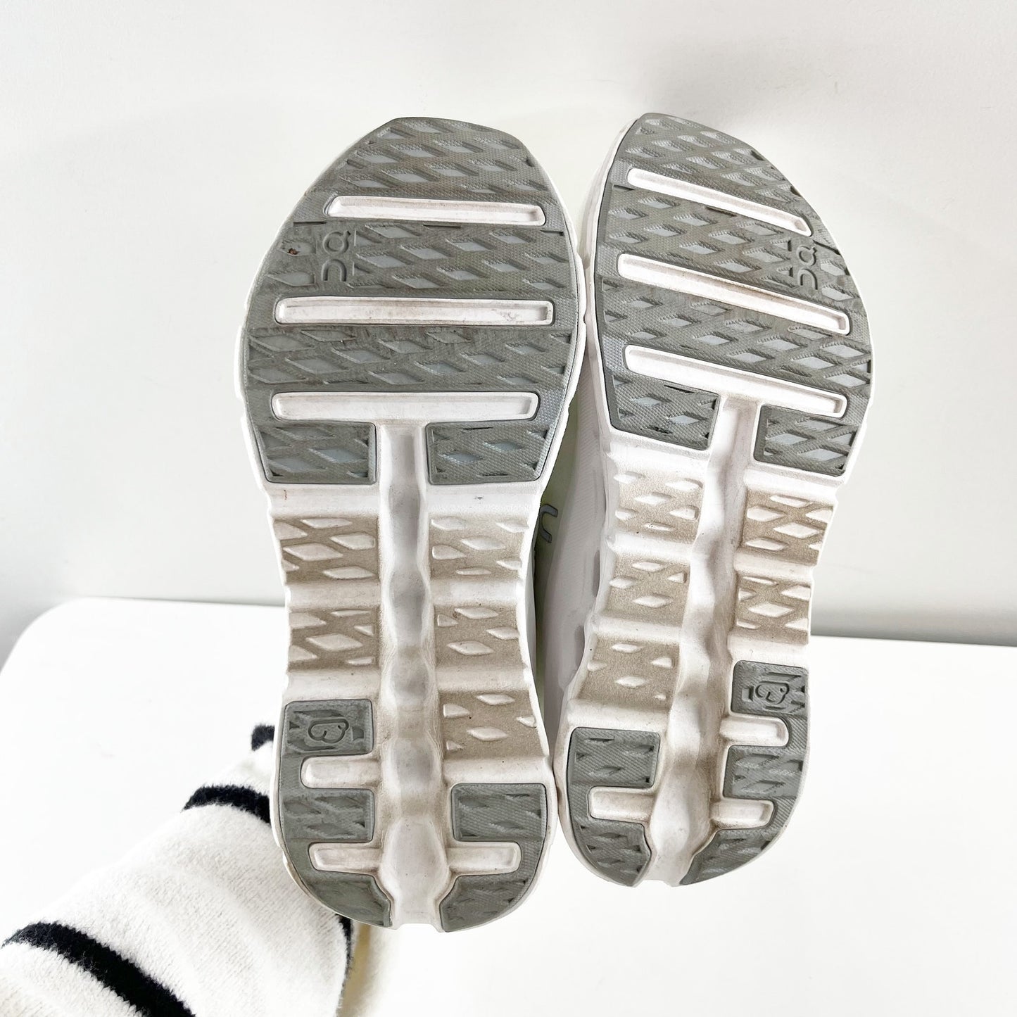 On Running Cloudtilt Comfort Shoes Sneakers White Neon Lime Green 8.5