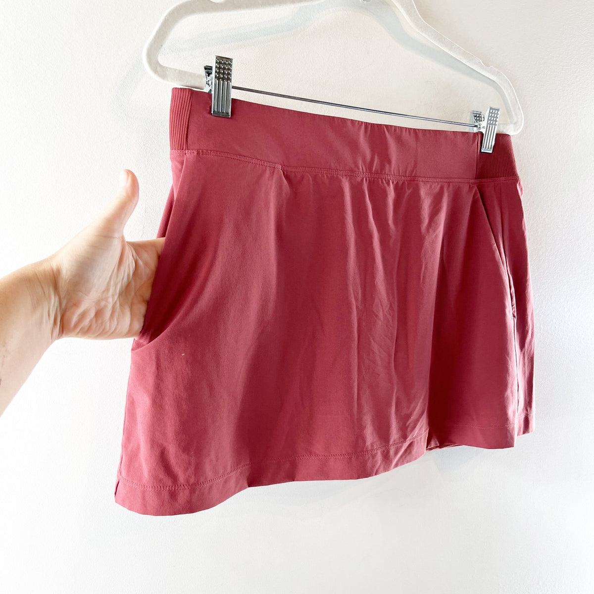 Athleta Brooklyn Pull On Tennis Golf Mid Rise 13.5" Mini Skort Skirt Red Rock 10