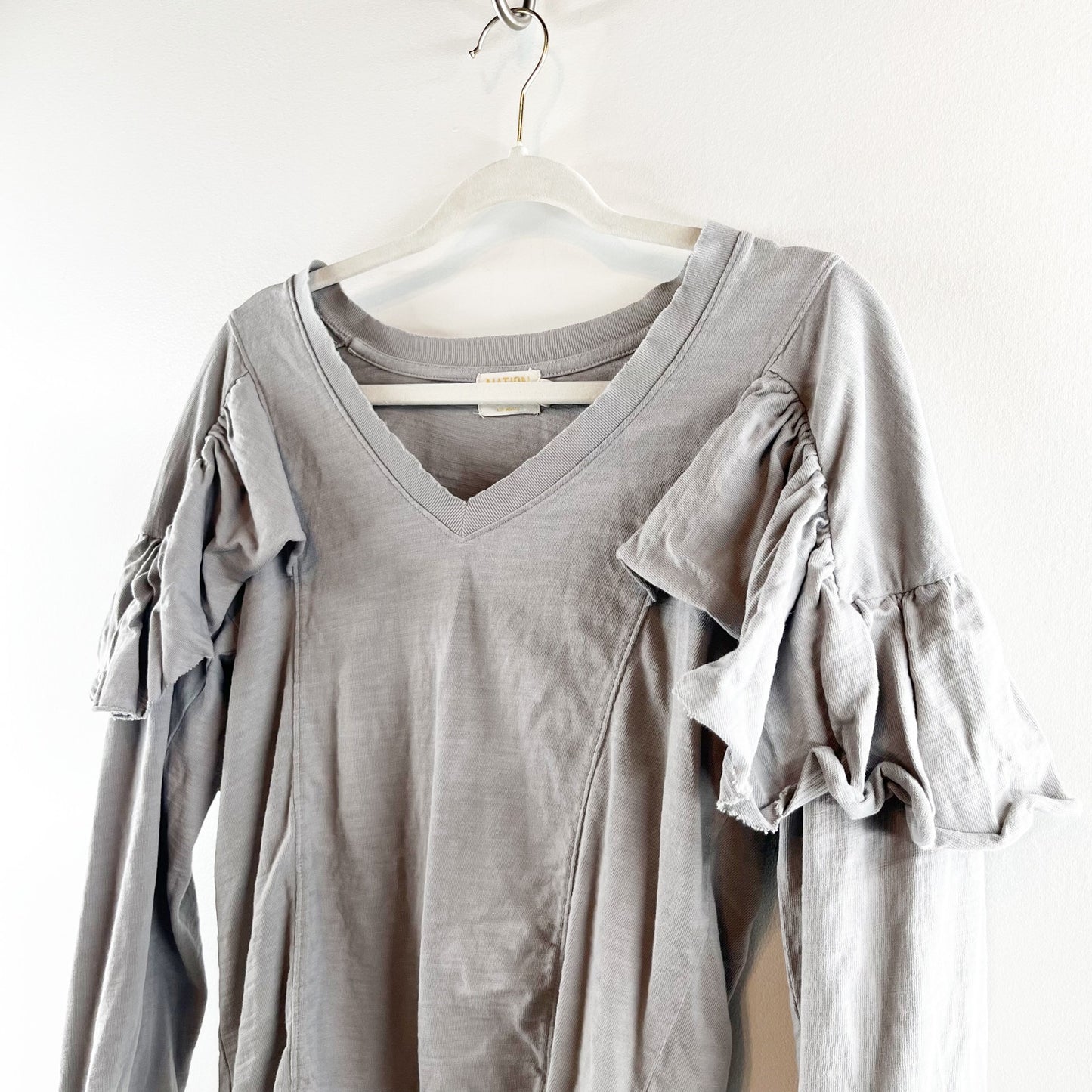 Nation Ltd. 100% Cotton Long Sleeve Ruffle Trim V-Neck Blouse Top Gray Small