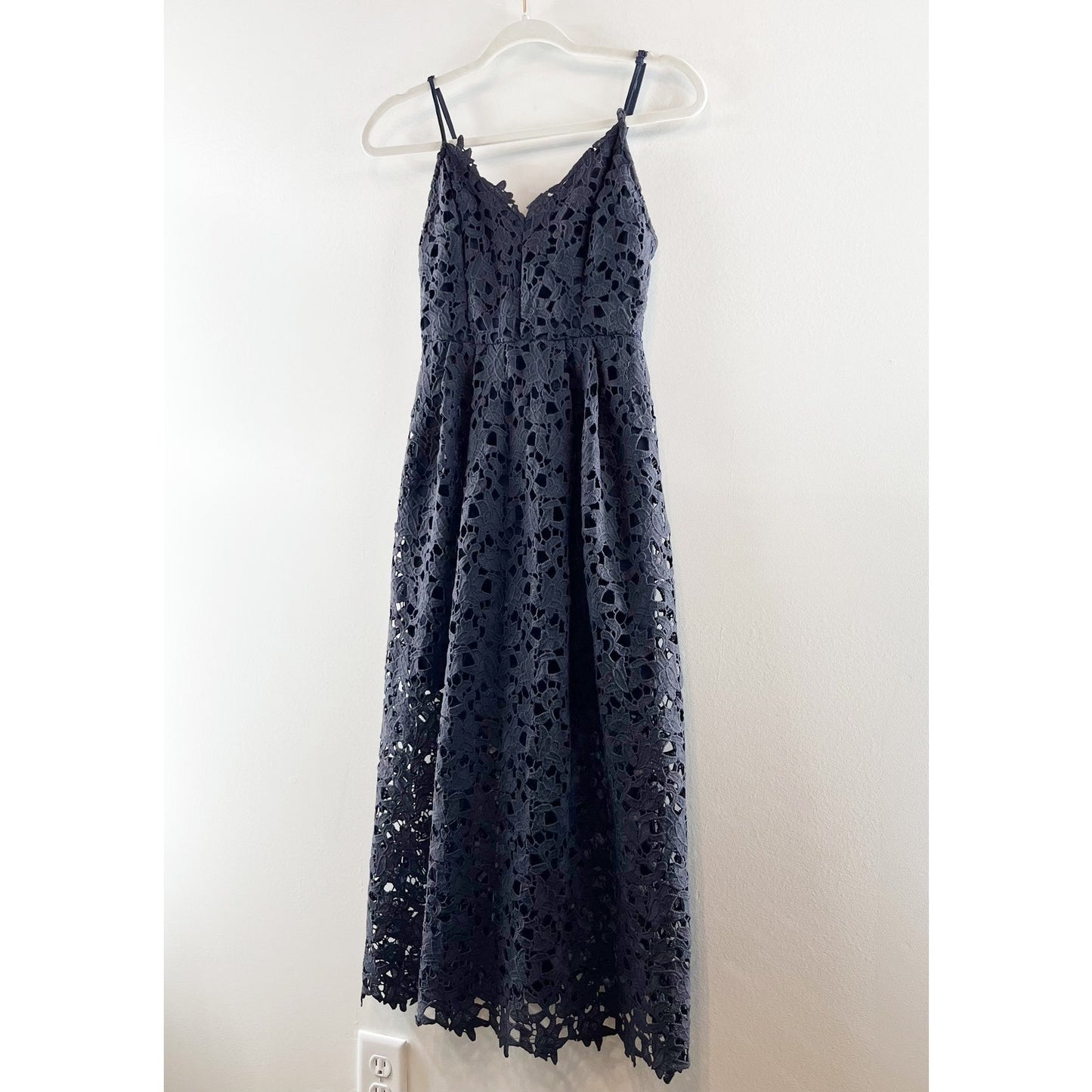 ASTR the Label Sleeveless V-Neck Lace A-Line Midi Cocktail Dress Black Small