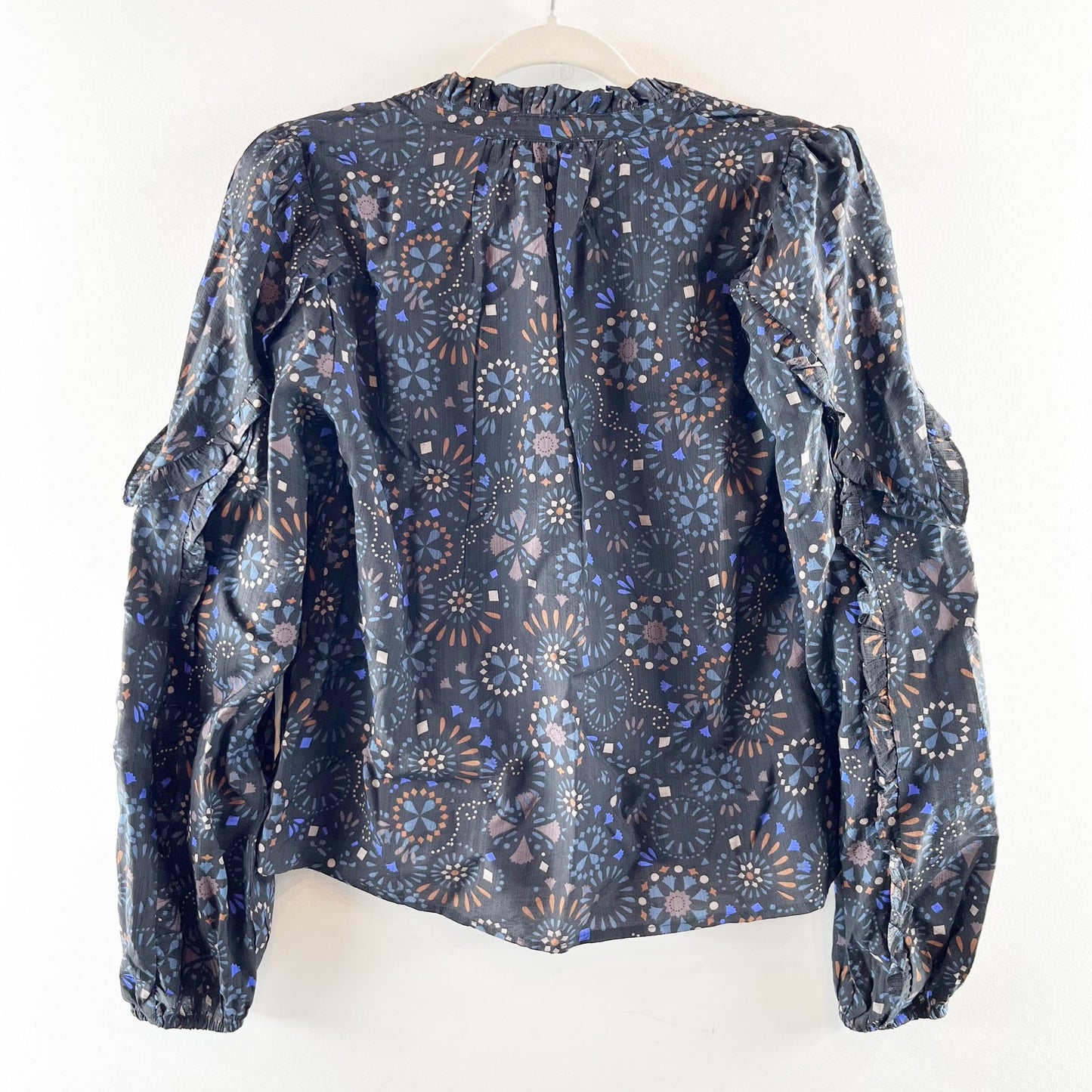 Evereve Dana Long Sleeve Ruffle Printed Blouse Black Small