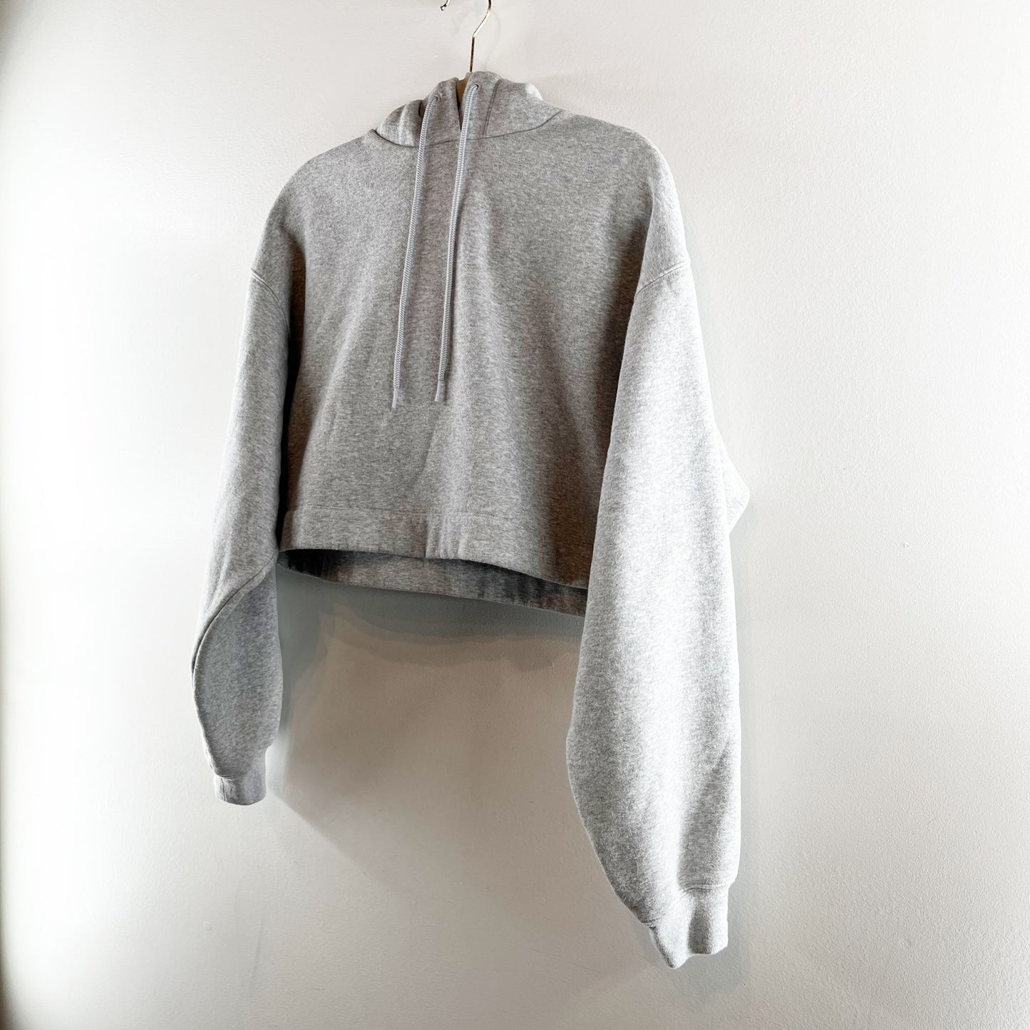 ALO Yoga Bae Dropped Shoulder Active Cropped Boxy Hoodie Heather Grey Small