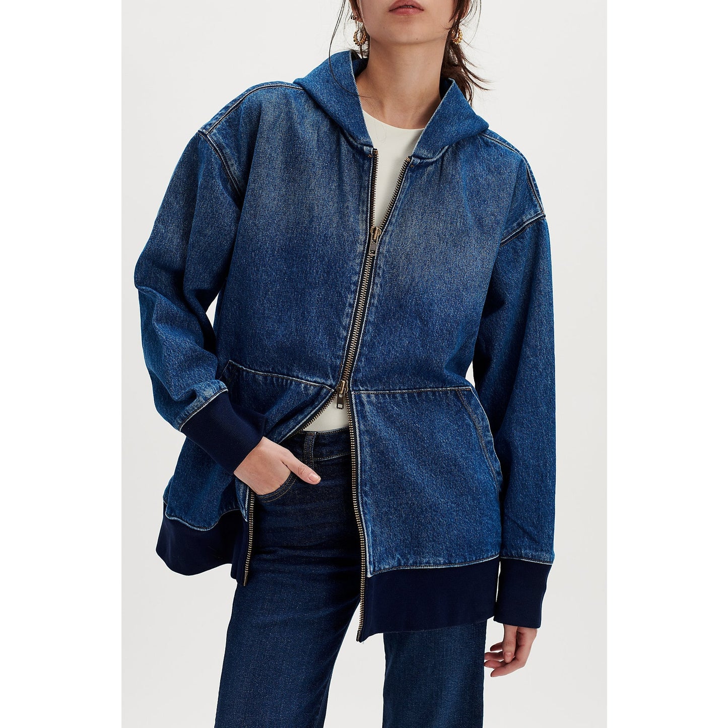 MOTHER The Big Tipper Denim Jacket in Yes Chef Wash Blue Medium