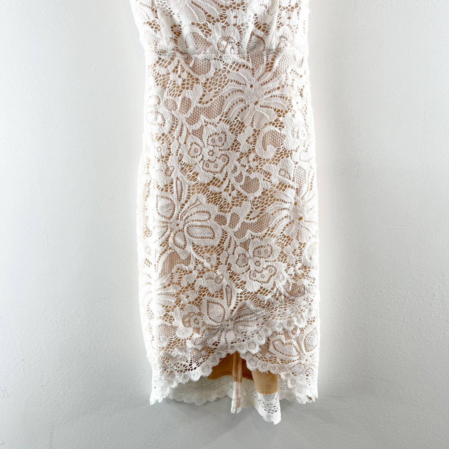 Lucy in the Sky Edwina Sleeveless Crossback Floral Lace Mini Dress White Nude XS