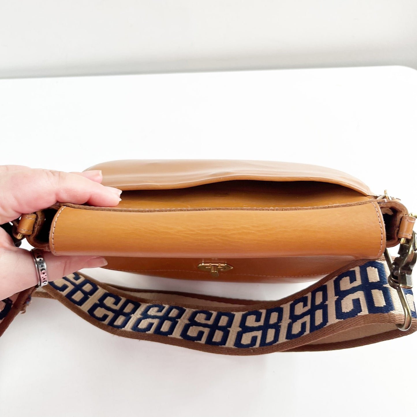 Clare V. Louis Turnlock Leather Crossbody Guitar Strap Purse Camel Brown Tan