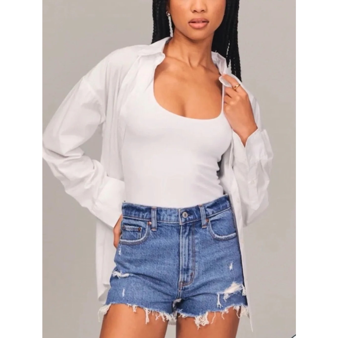 Abercrombie & Fitch High-Rise Distressed Medium Wash Mom Shorts Blue 27 / 4