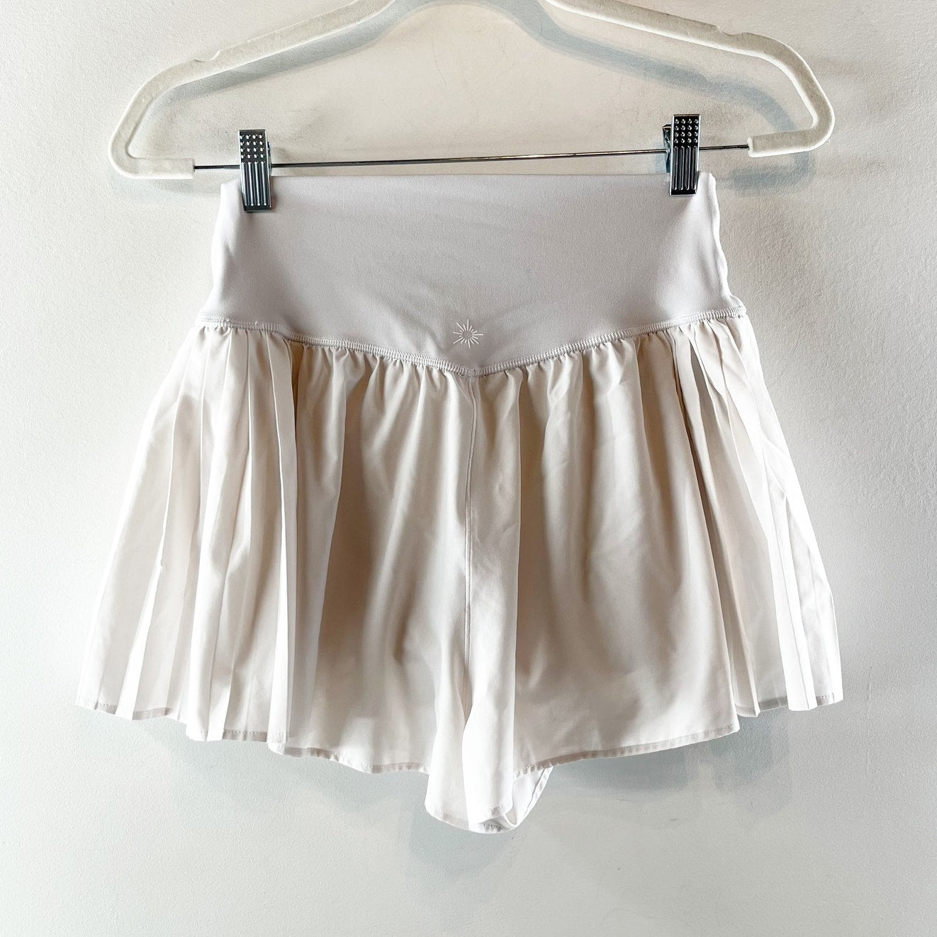 OFFLINE By Aerie Real Me High Waisted Pleated Lined Flowy Shorts White Medium