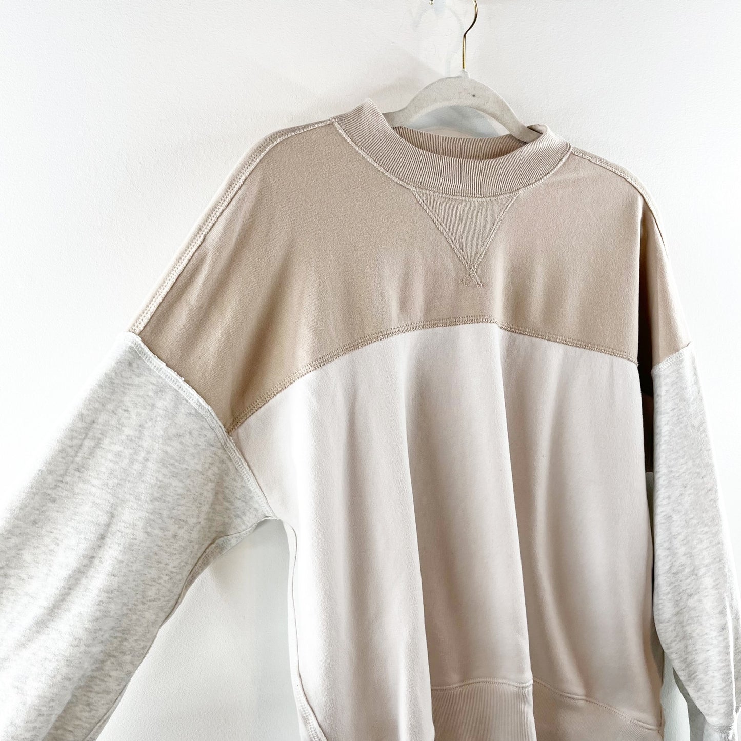Abercrombie & Fitch Soft AF Colorblock Crewneck Sweatshirt Tan Beige Gray XS