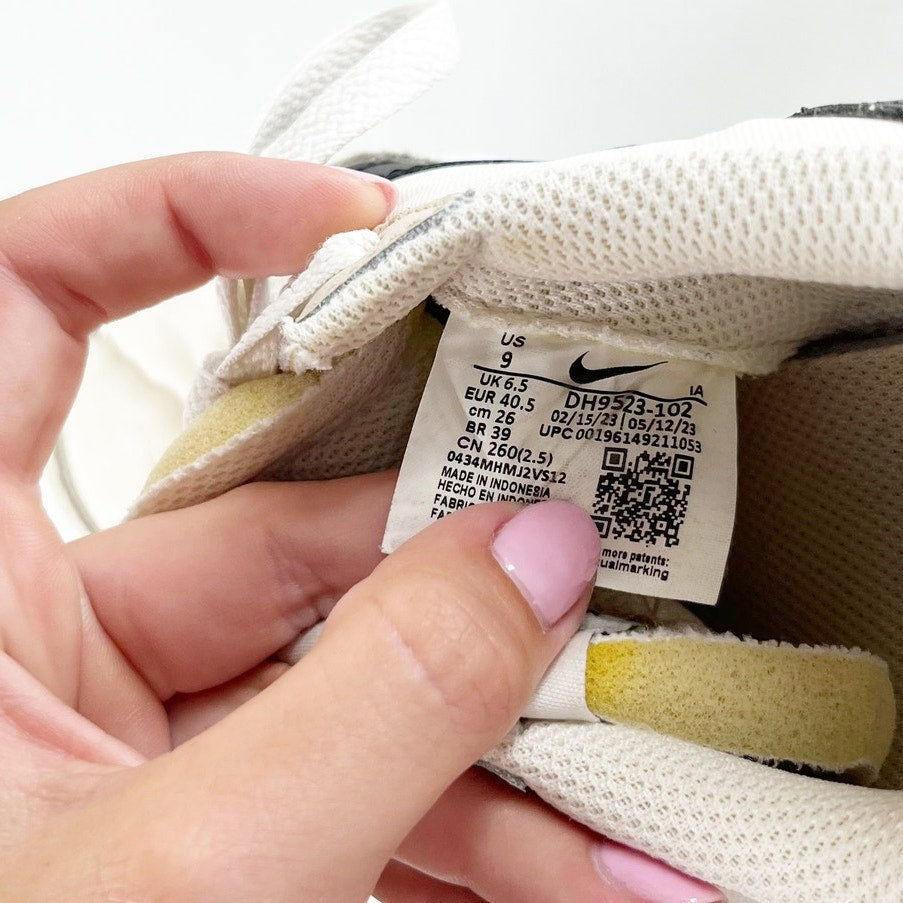 Nike Waffle Debut Low Top Running Sneakers Sanddrift/Phantom/White/Black 9