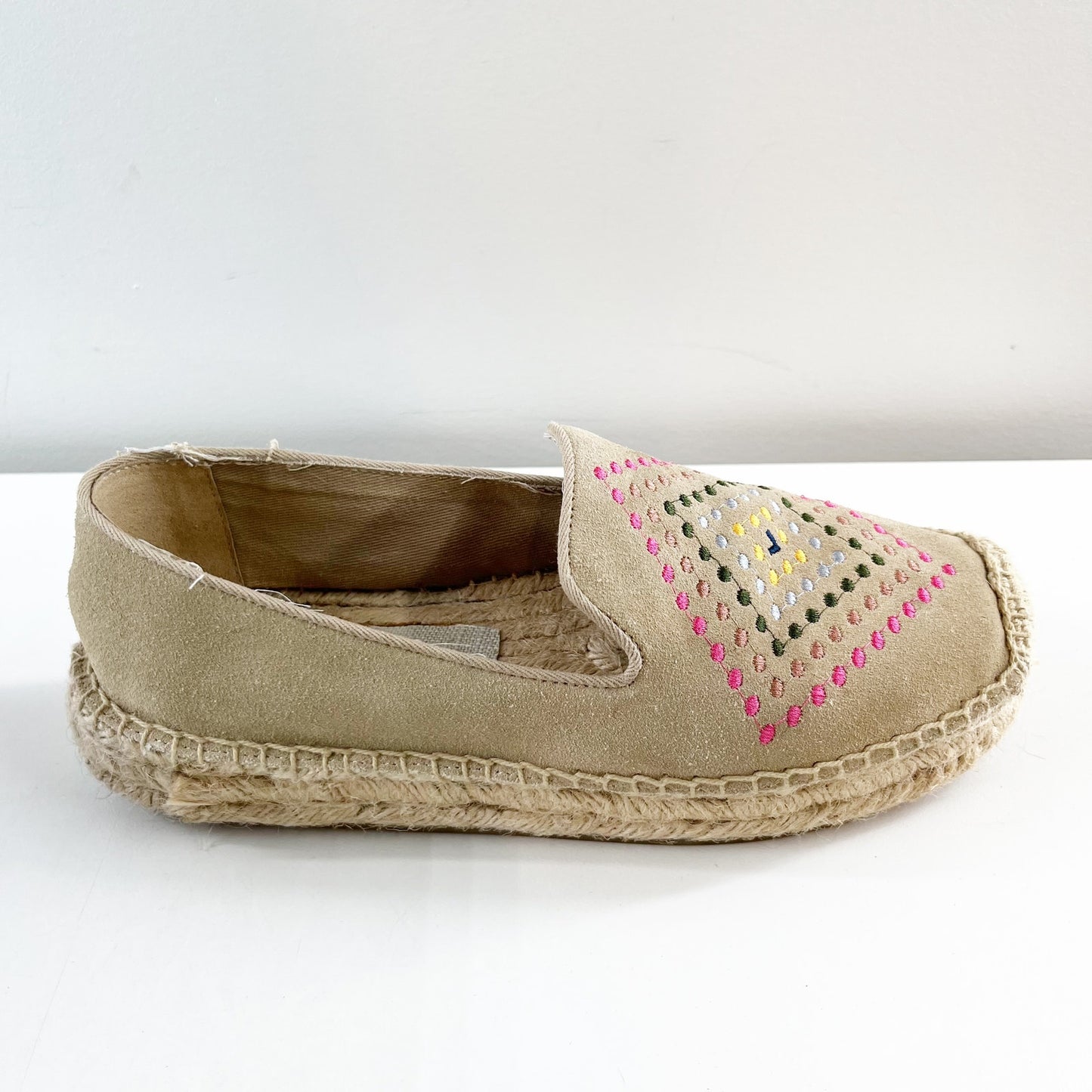 Jack Rogers Luna Suede Embroidery Slip On Flat Espadrilles Shoes Sand 7.5