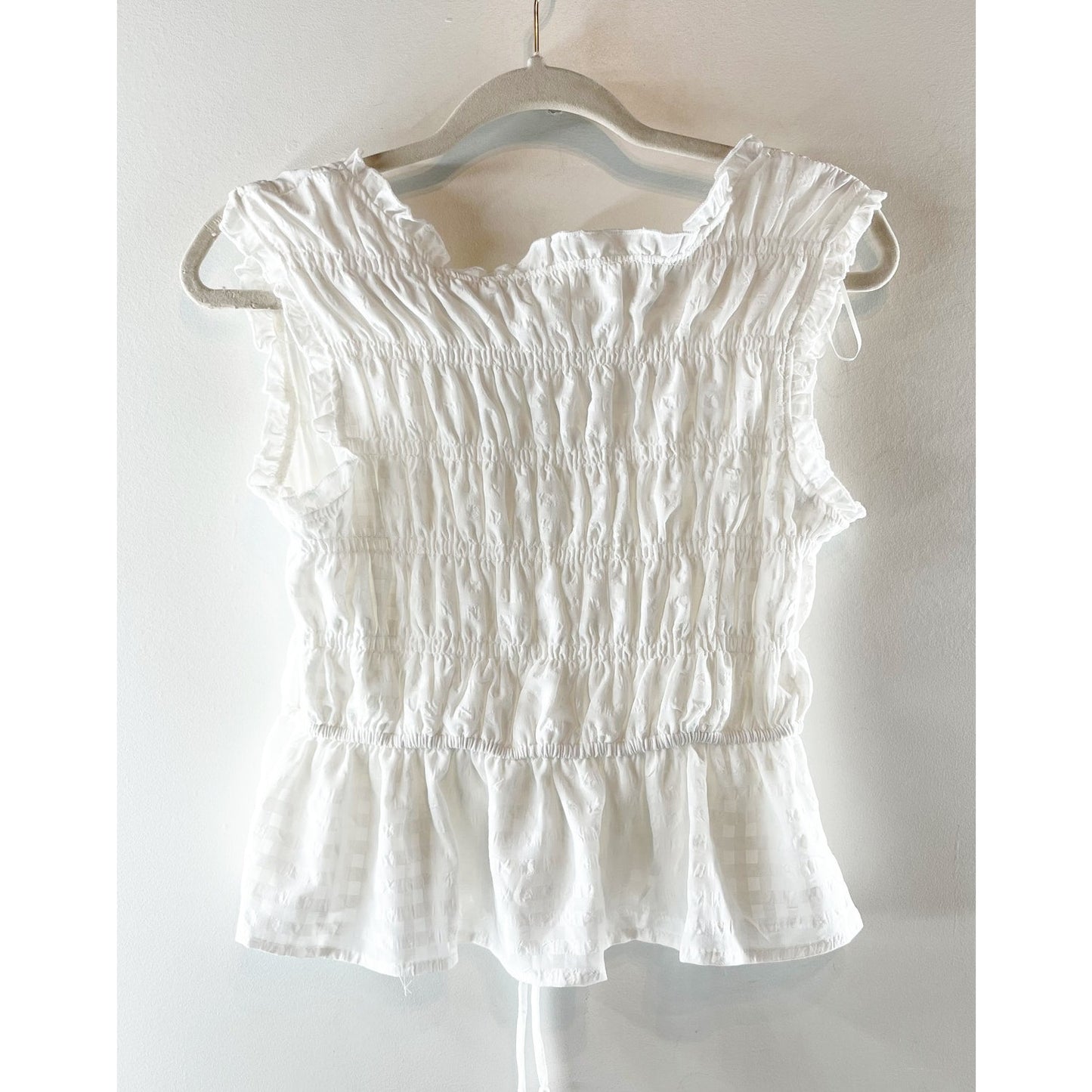 Kirious Los Angeles Sleeveless Ruffle V-Neck Cropped Tank Top White Medium