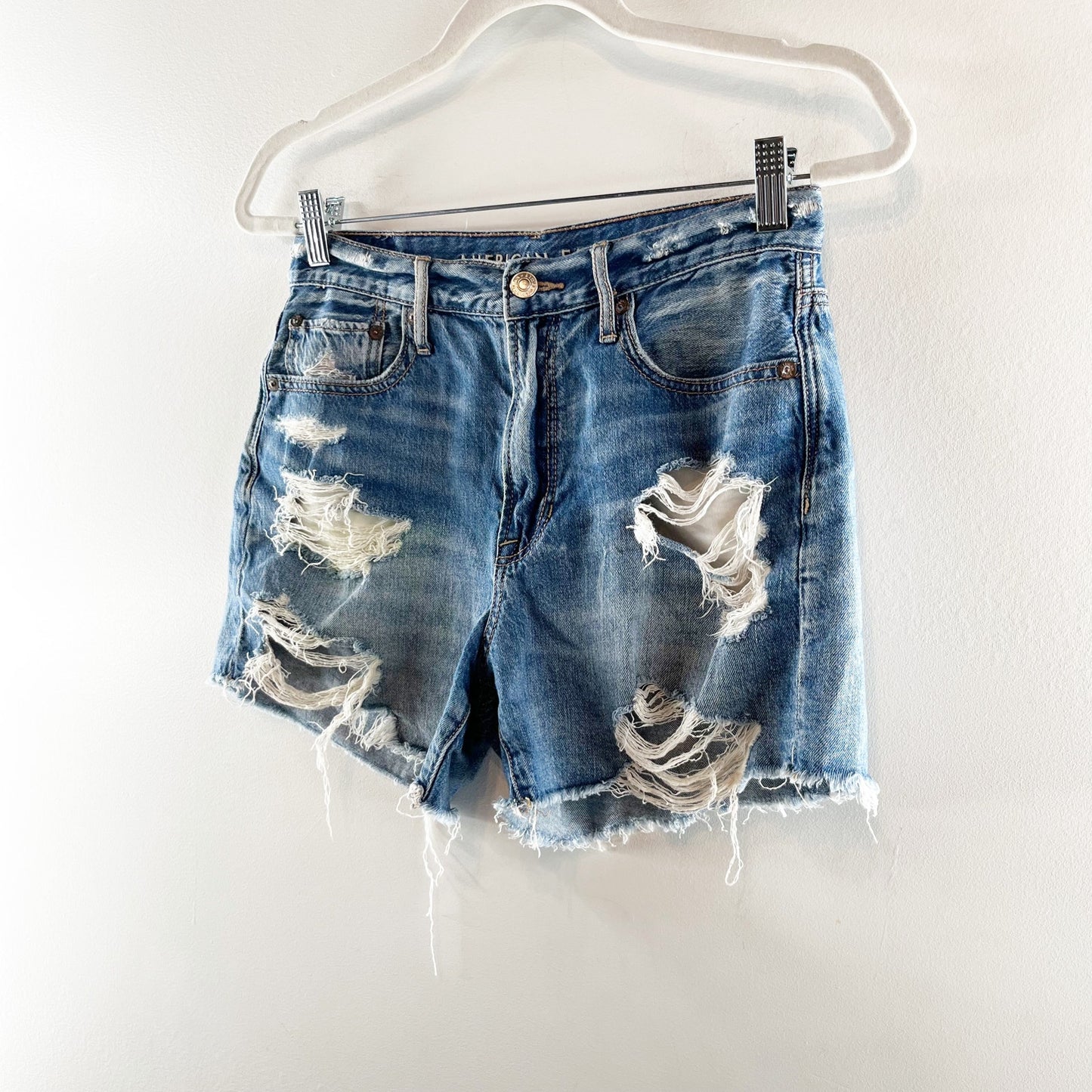 American Eagle Frayed Distressed Cutoff 90s Boyfriend Jean Short Medium Washed 2