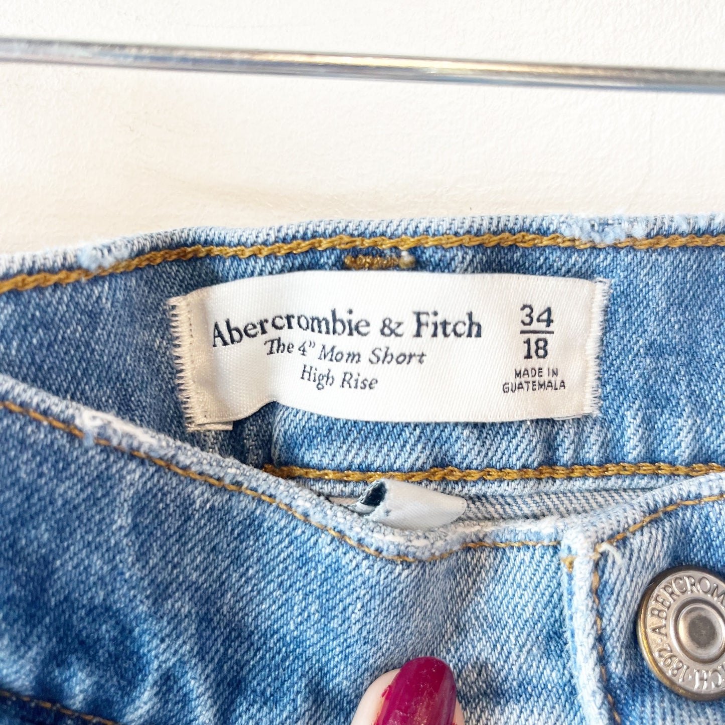 Abercrombie & Fitch 4" High Rise Distressed Mom Short Medium Ripped Wash 34 / 18