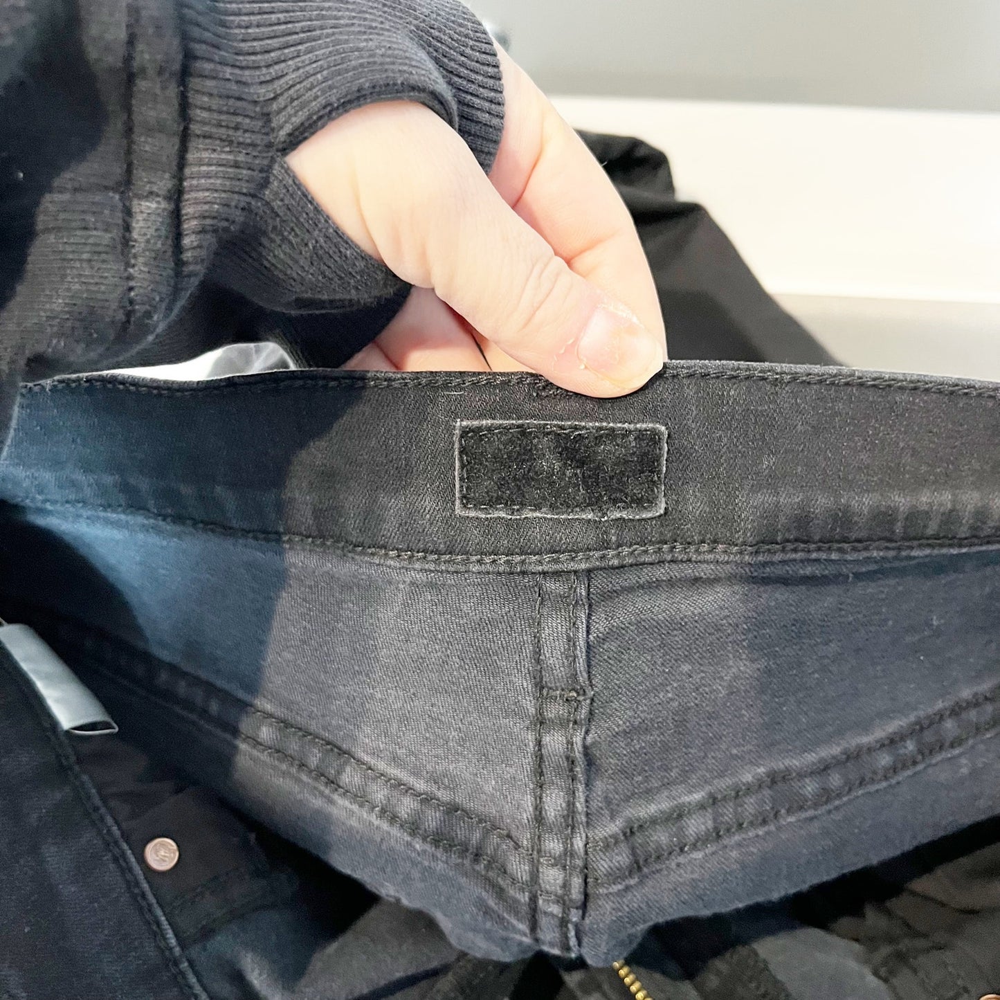 Mother High Waisted Denim The Insider Crop Step Fray Jeans Not Guilty Black 29