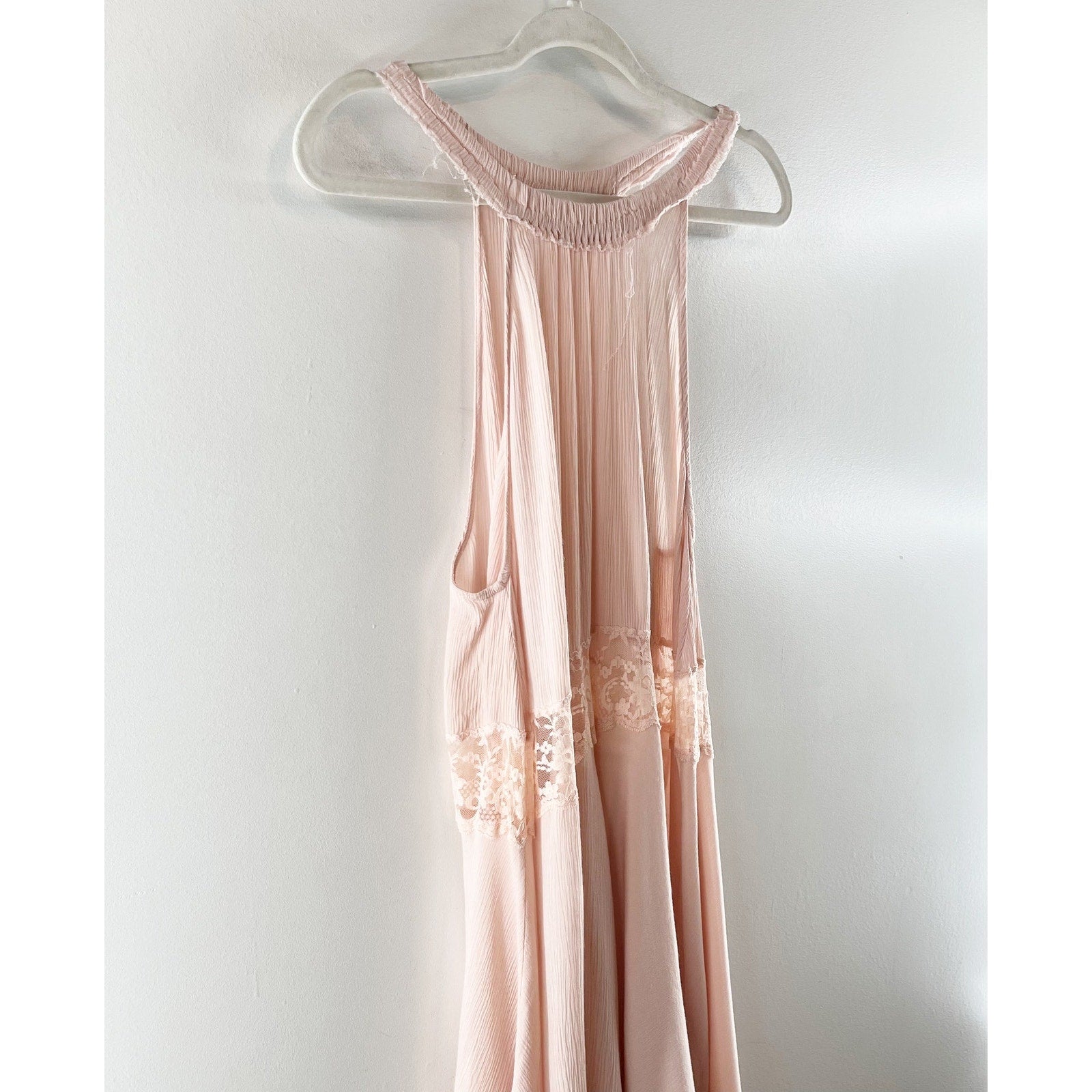 Intimately by Free People Sleeveless Halter Neck Hi-Low Midi Dress Light Pink M Intimately by Free People Sleeveless Halter Neck Hi-Low Midi Dress Light Pink M