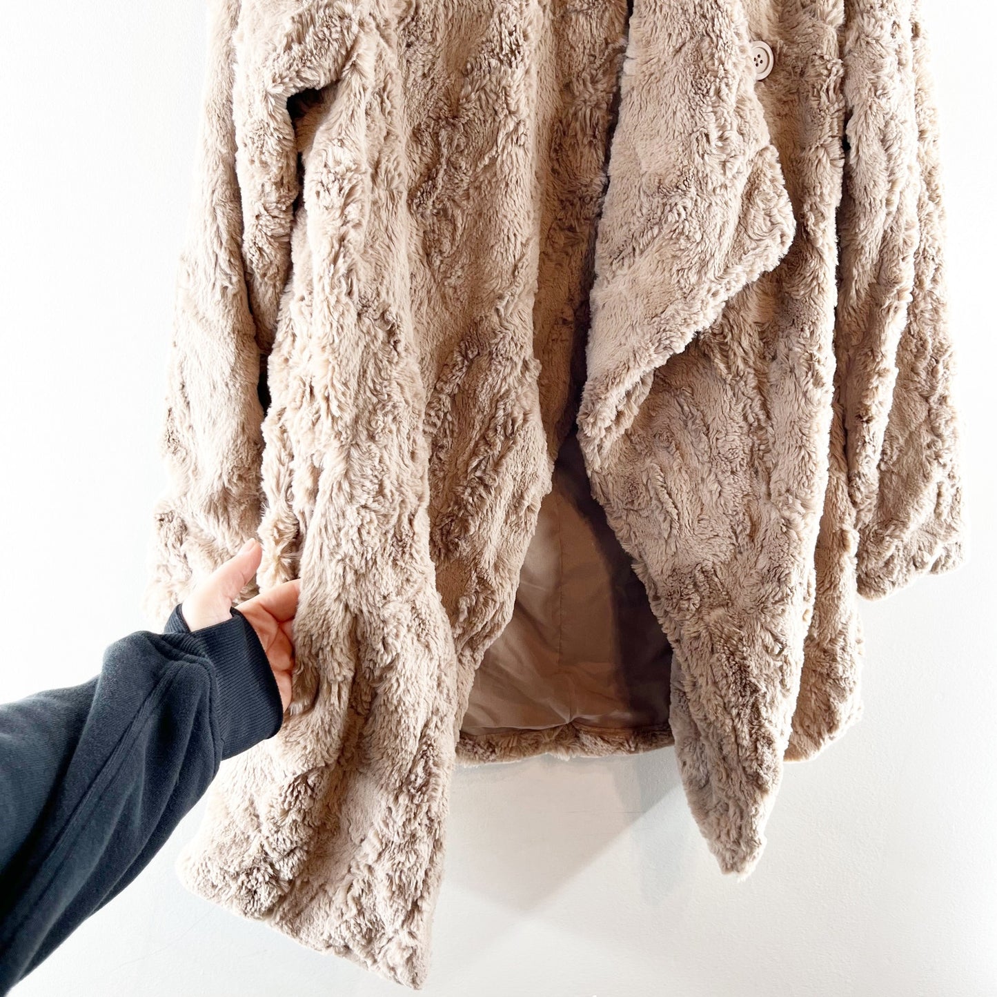 BB Dakota Long Sleeve Asymmetric Waterfall Open Tucker Faux Fur Jacket Tan XS